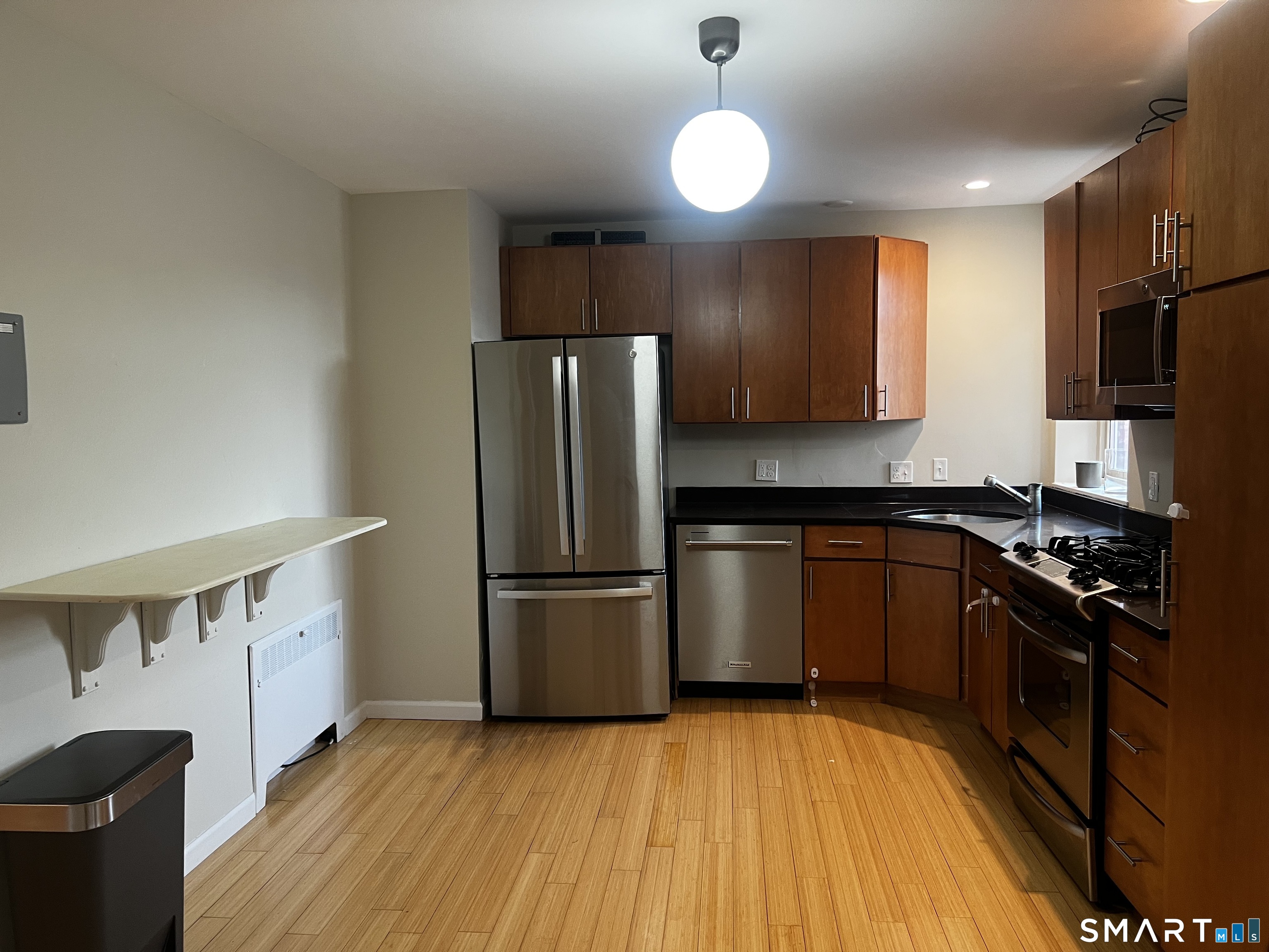 869 Farmington Avenue 206