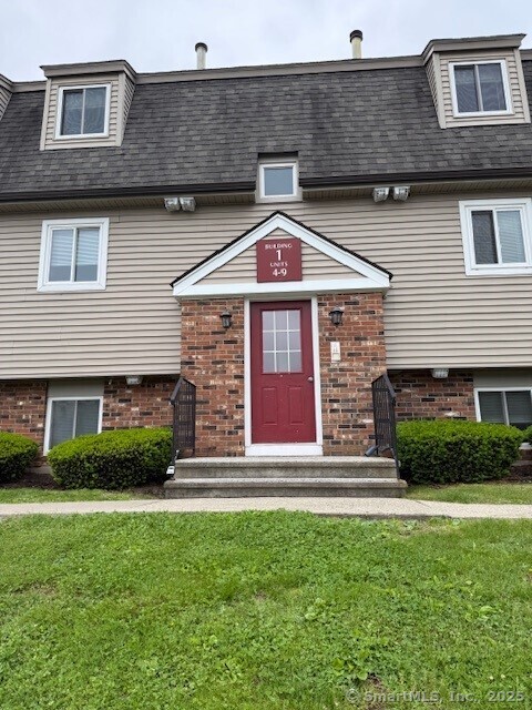 Rental Property at Evergreene 6, Wallingford, Connecticut - Bedrooms: 2 
Bathrooms: 1 
Rooms: 4  - $1,725 MO.