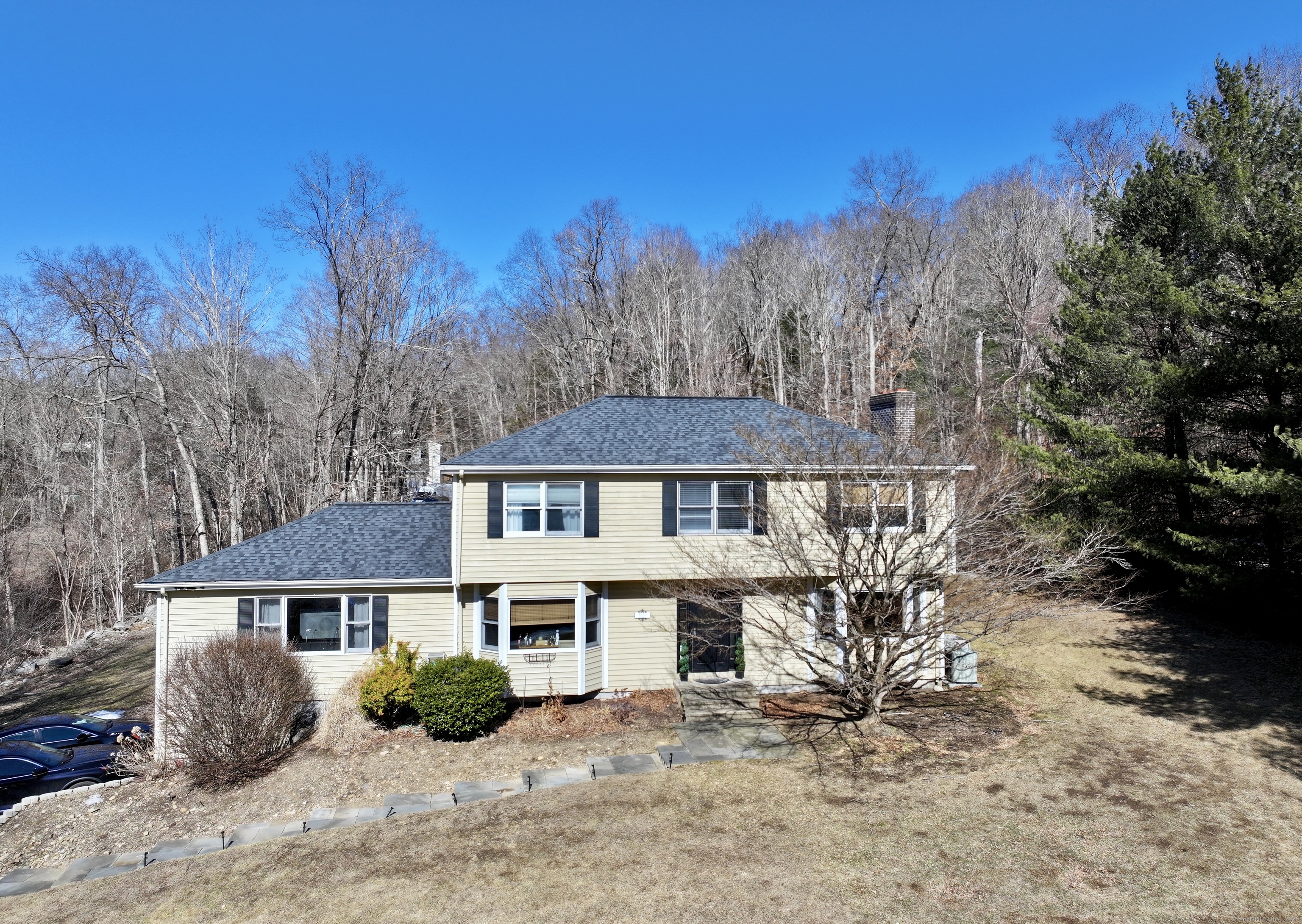 Georges Hill Road, Southbury, Connecticut - 4 Bedrooms  
3 Bathrooms  
8 Rooms - 