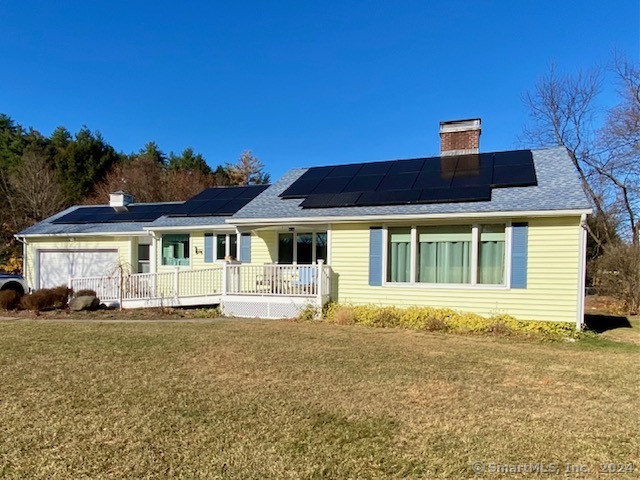 32 Juniper Road, Bristol, Connecticut - 3 Bedrooms  
2 Bathrooms  
6 Rooms - 