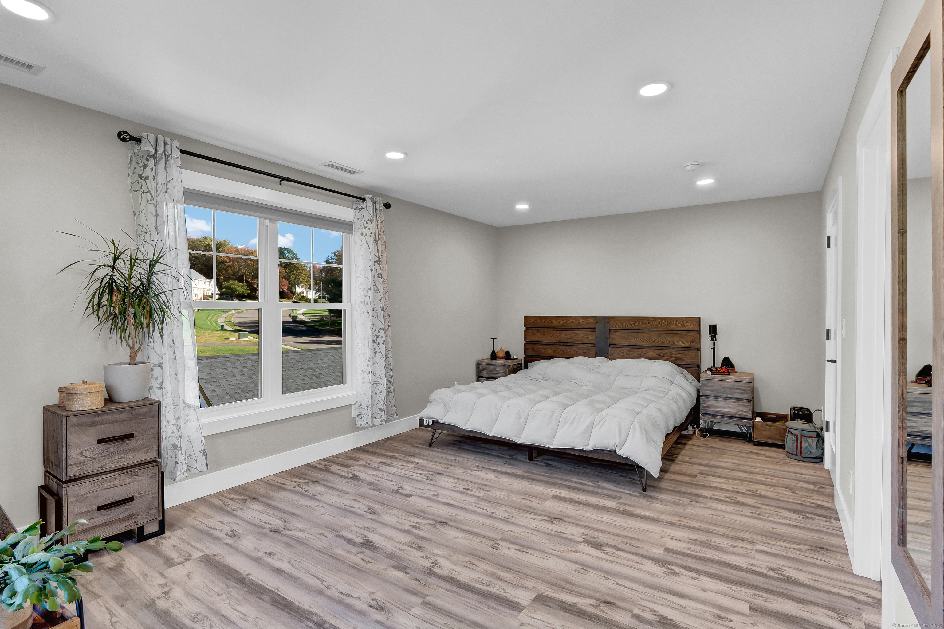 Burlington, Connecticut 06013, United States, 3 Bedrooms Bedrooms, ,5 BathroomsBathrooms,Residential,Active,230189