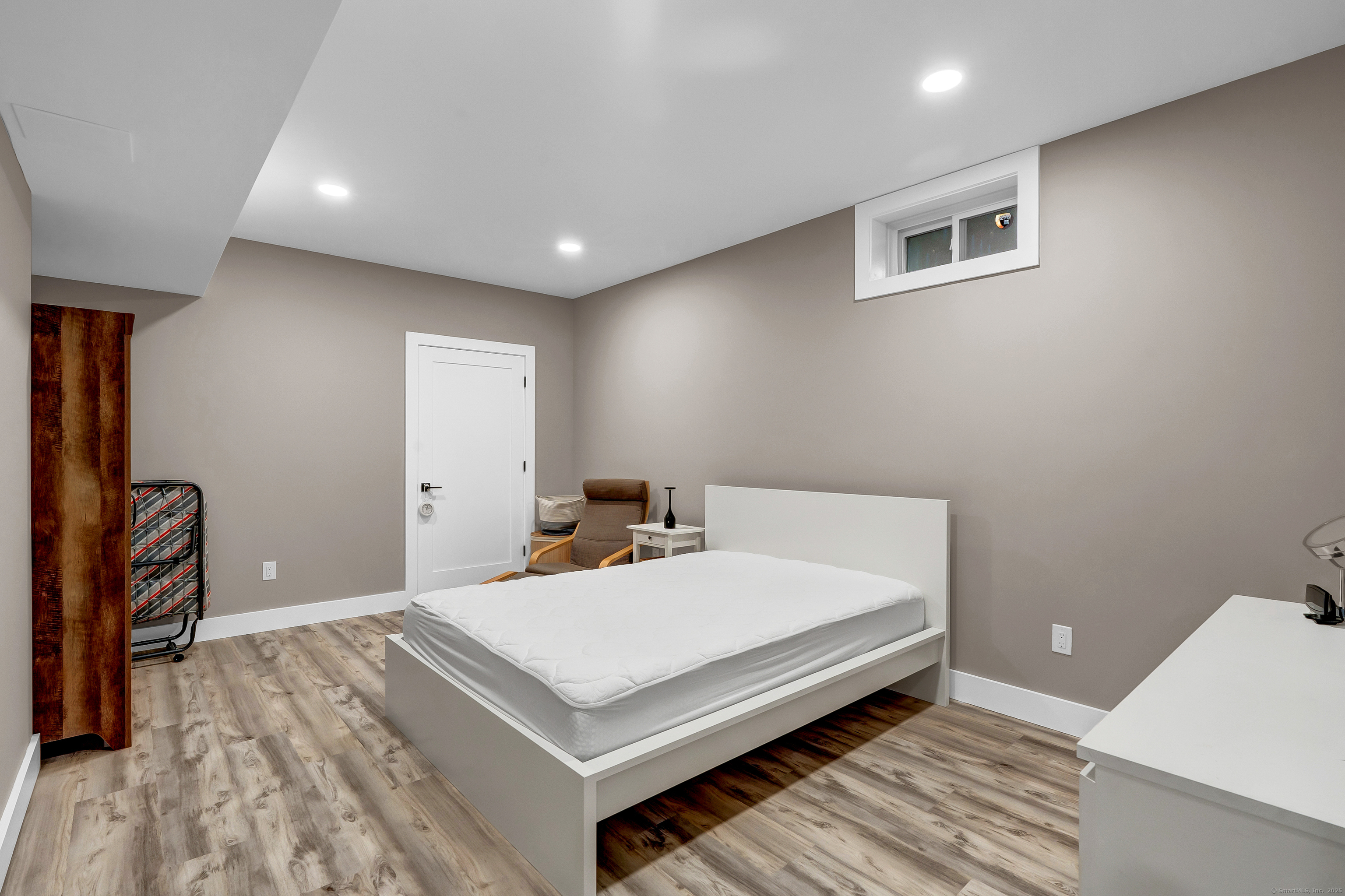 Burlington, Connecticut 06013, United States, 3 Bedrooms Bedrooms, ,5 BathroomsBathrooms,Residential,Active,230189