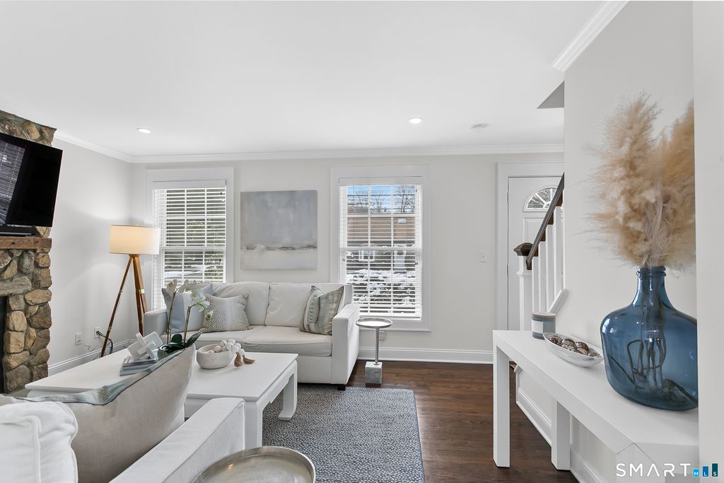 Photo of 877 S Pine Creek Road, Fairfield, CT 06824 (MLS # 24149919)