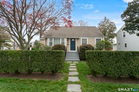 Photo of 877 S Pine Creek Road, Fairfield, CT 06824 (MLS # 24149919)