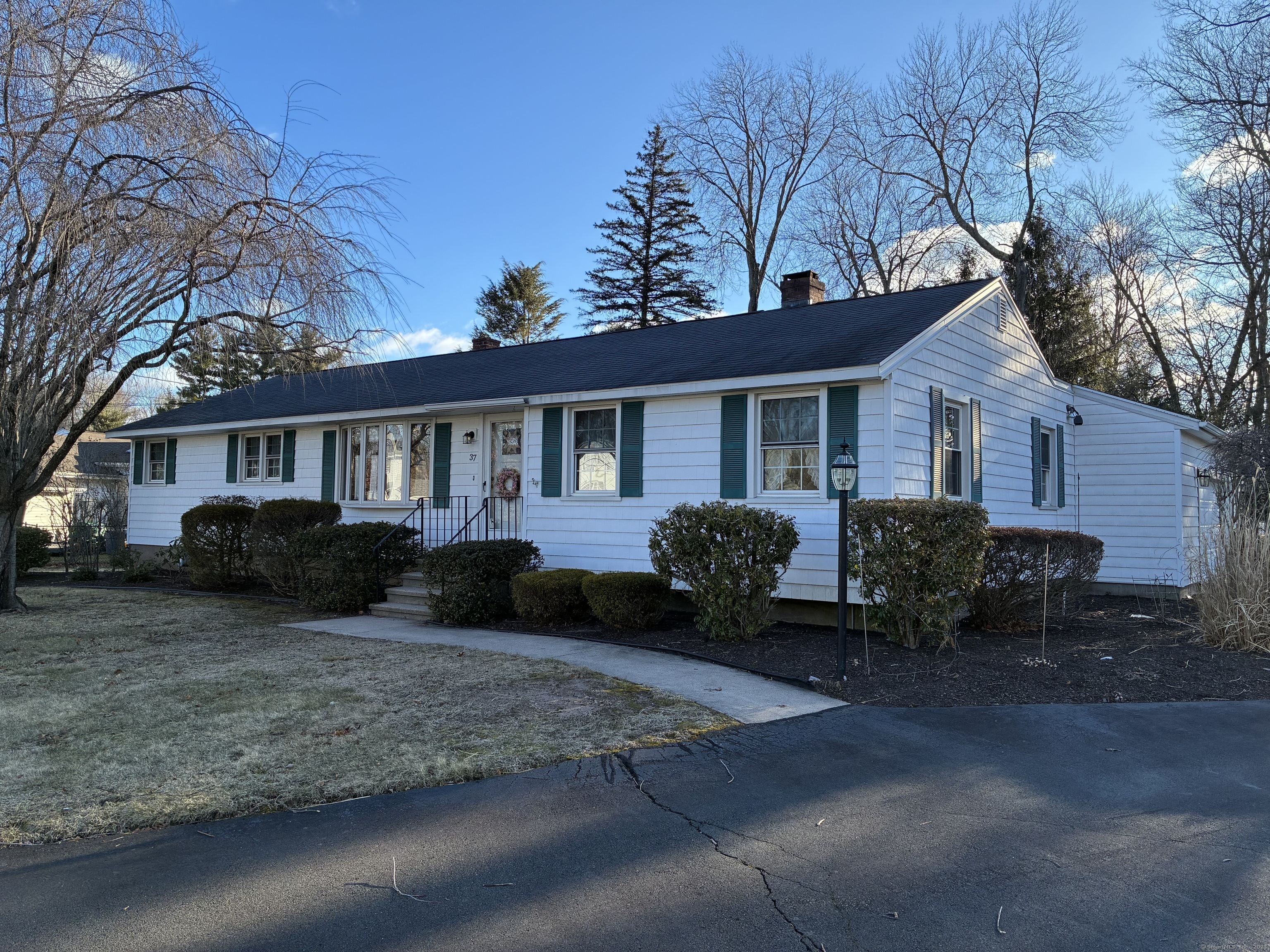 Property for Sale at Country Way, North Haven, Connecticut - Bedrooms: 3 
Bathrooms: 2 
Rooms: 7  - $1,000,000