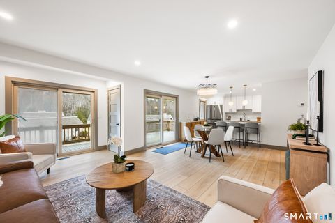 9 Carriage Drive 9 Simsbury CT 06070