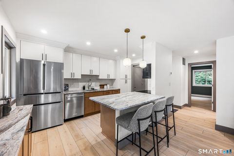 Condo For Sale - 9 Carriage Drive #9<br/> Simsbury, CT 06070