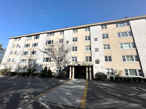 Photo of 707 Mix Avenue #APT 47, Hamden, CT 06514 (MLS # 24084130)