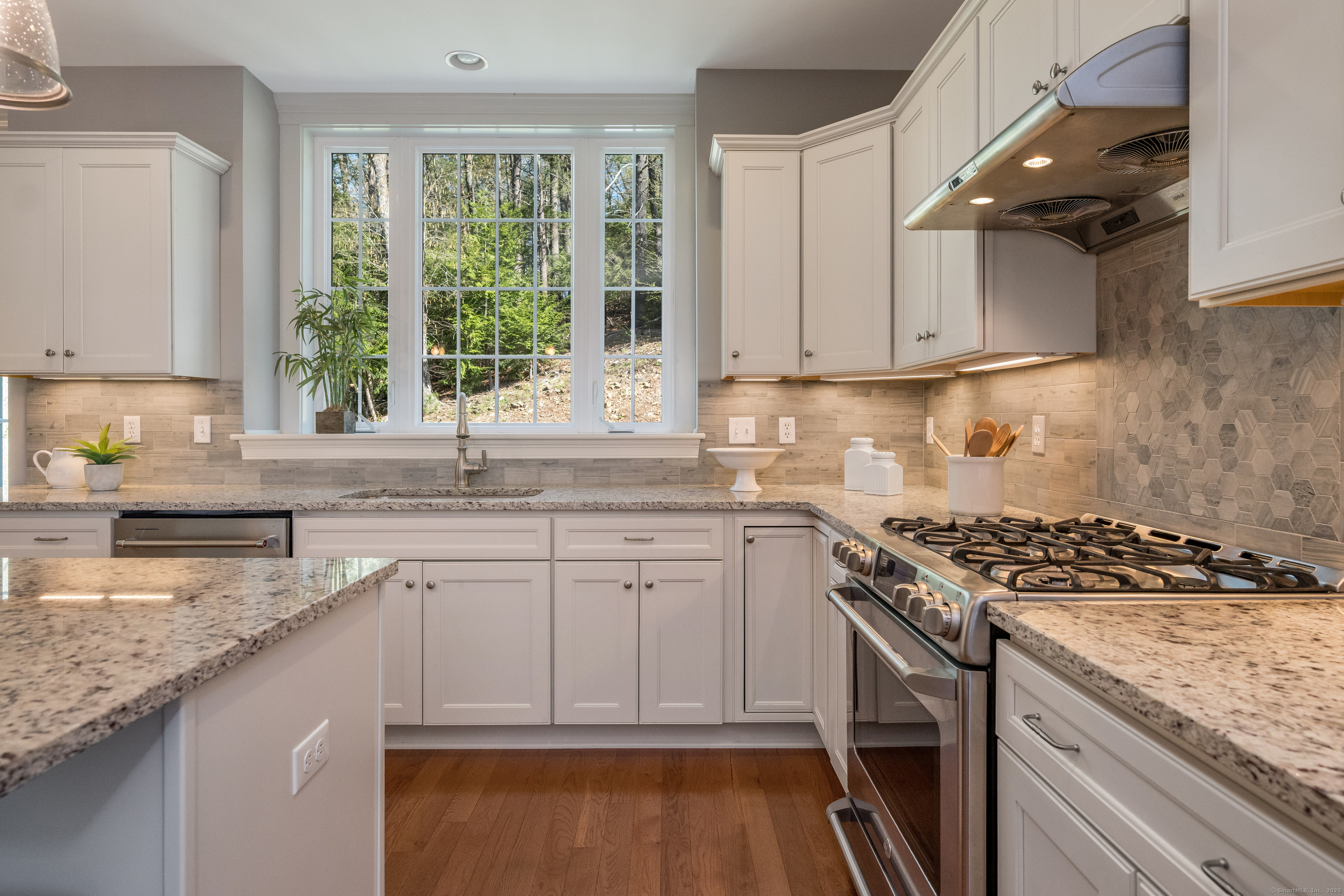 44 W Hills Drive, Avon, Connecticut image 9