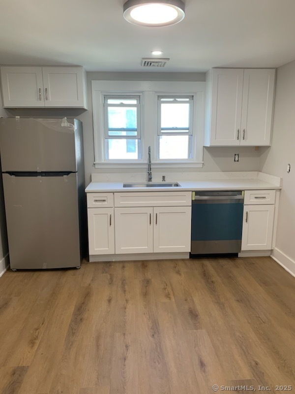 Division Avenue 2nd Floor, Shelton, Connecticut - 1 Bedrooms  
1 Bathrooms  
4 Rooms - 