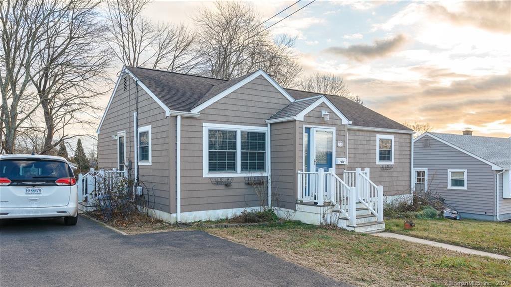 Rental Property at 77 Bayshore Drive, New London, Connecticut - Bedrooms: 2 
Bathrooms: 2 
Rooms: 5  - $3,500 MO.