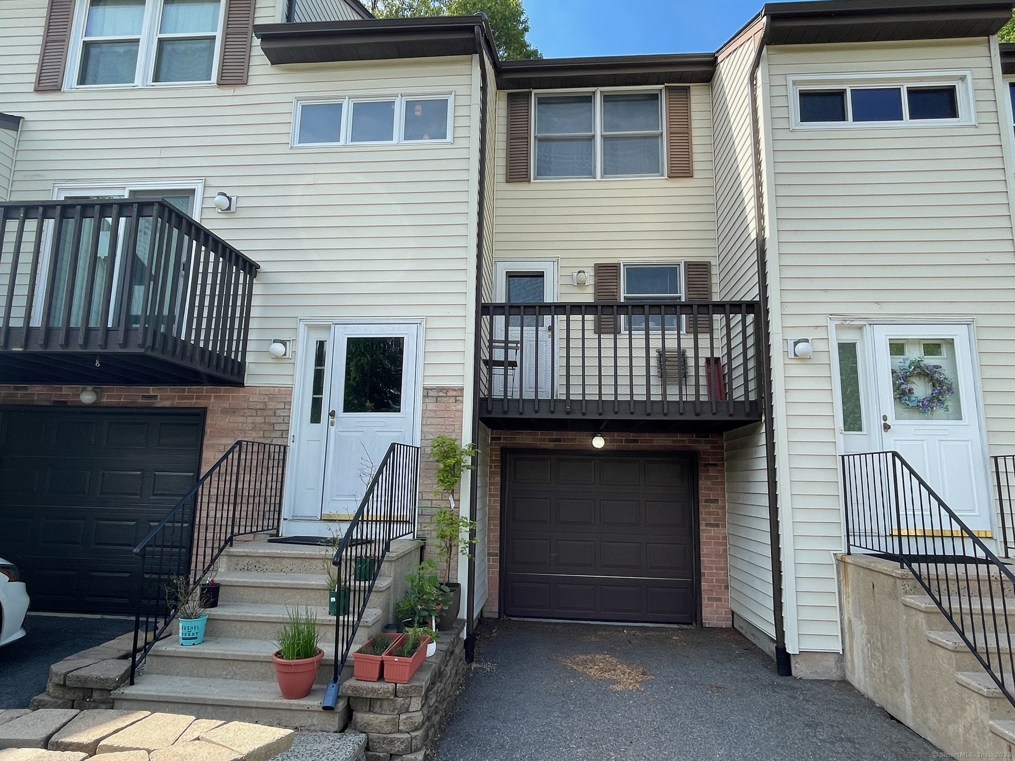 4 Oak Forest (aka 44) Drive #4, Manchester, Connecticut image 1