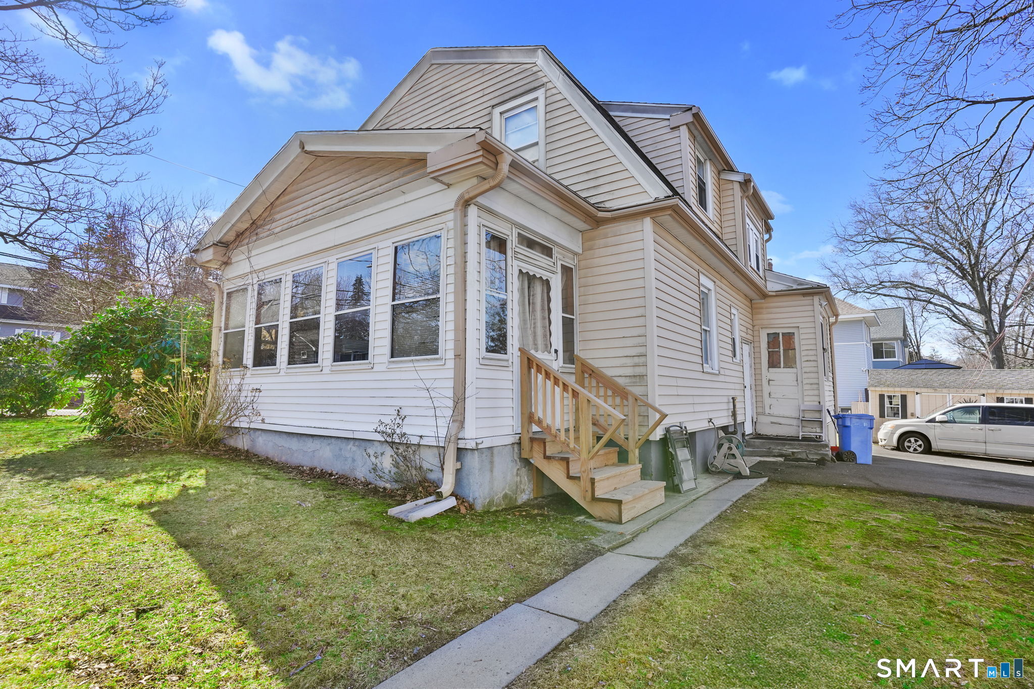 570 Broadview Terrace