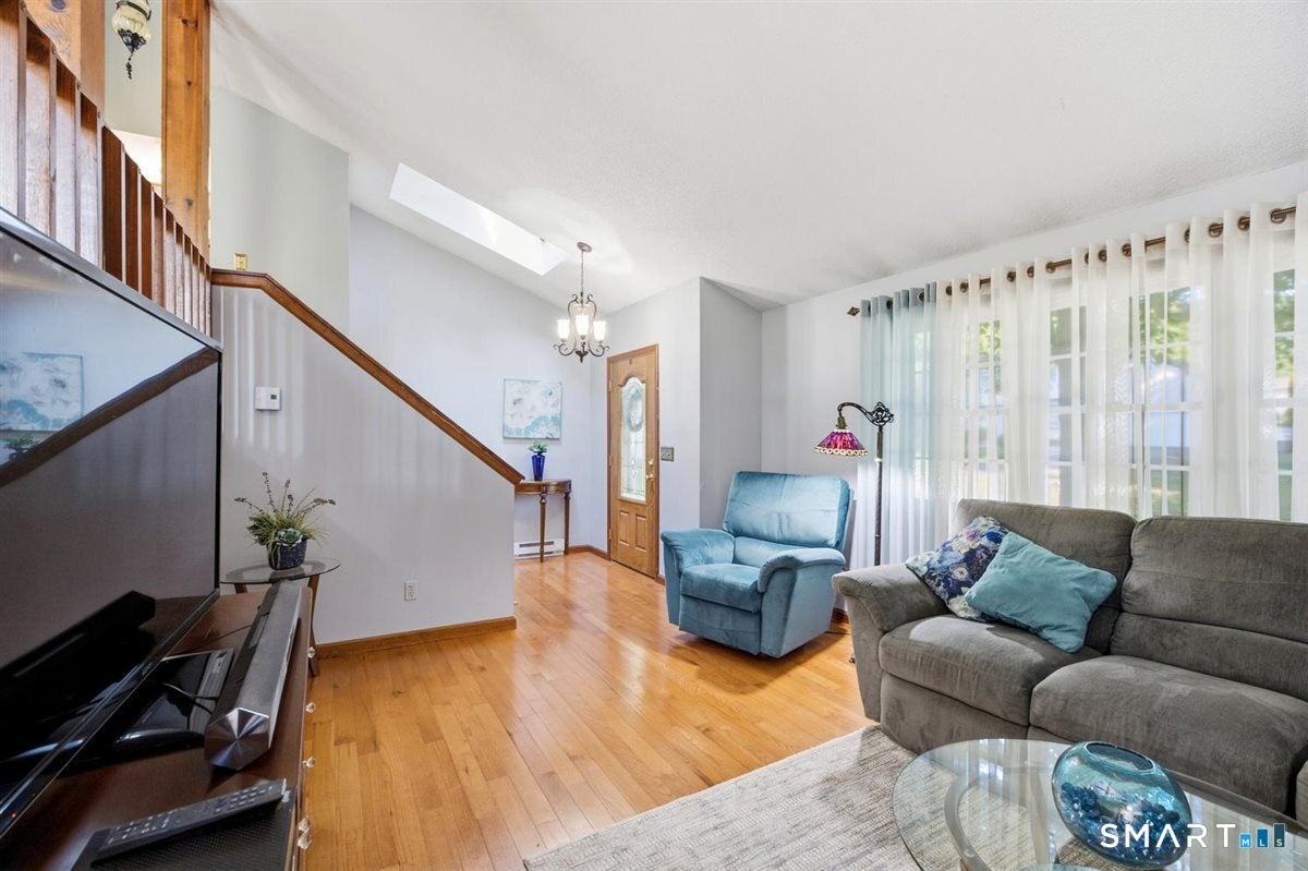 6 Cherrywood Drive