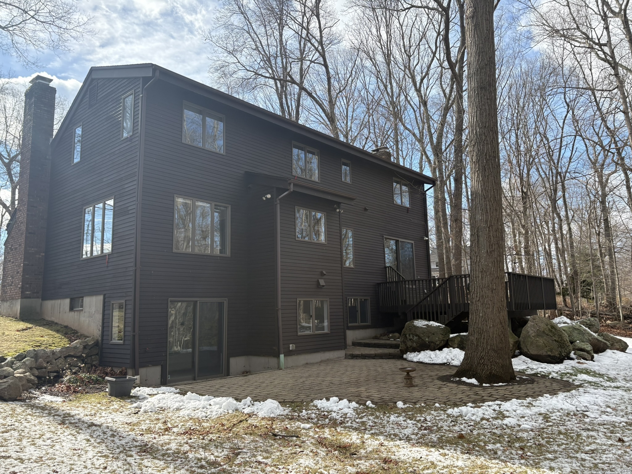 Flat Rock Road Extension, Branford, Connecticut - 3 Bedrooms  
3.5 Bathrooms  
10 Rooms - 