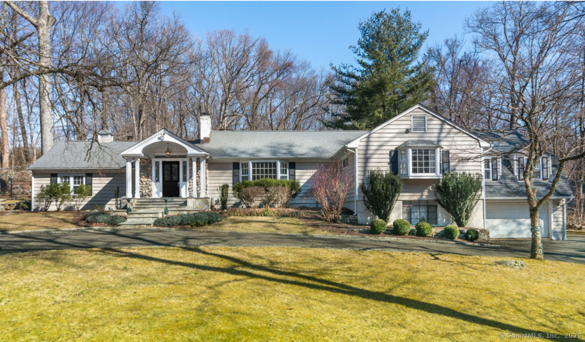 Raymond Lane, Wilton, Connecticut - 5 Bedrooms  
7 Bathrooms  
9 Rooms - 