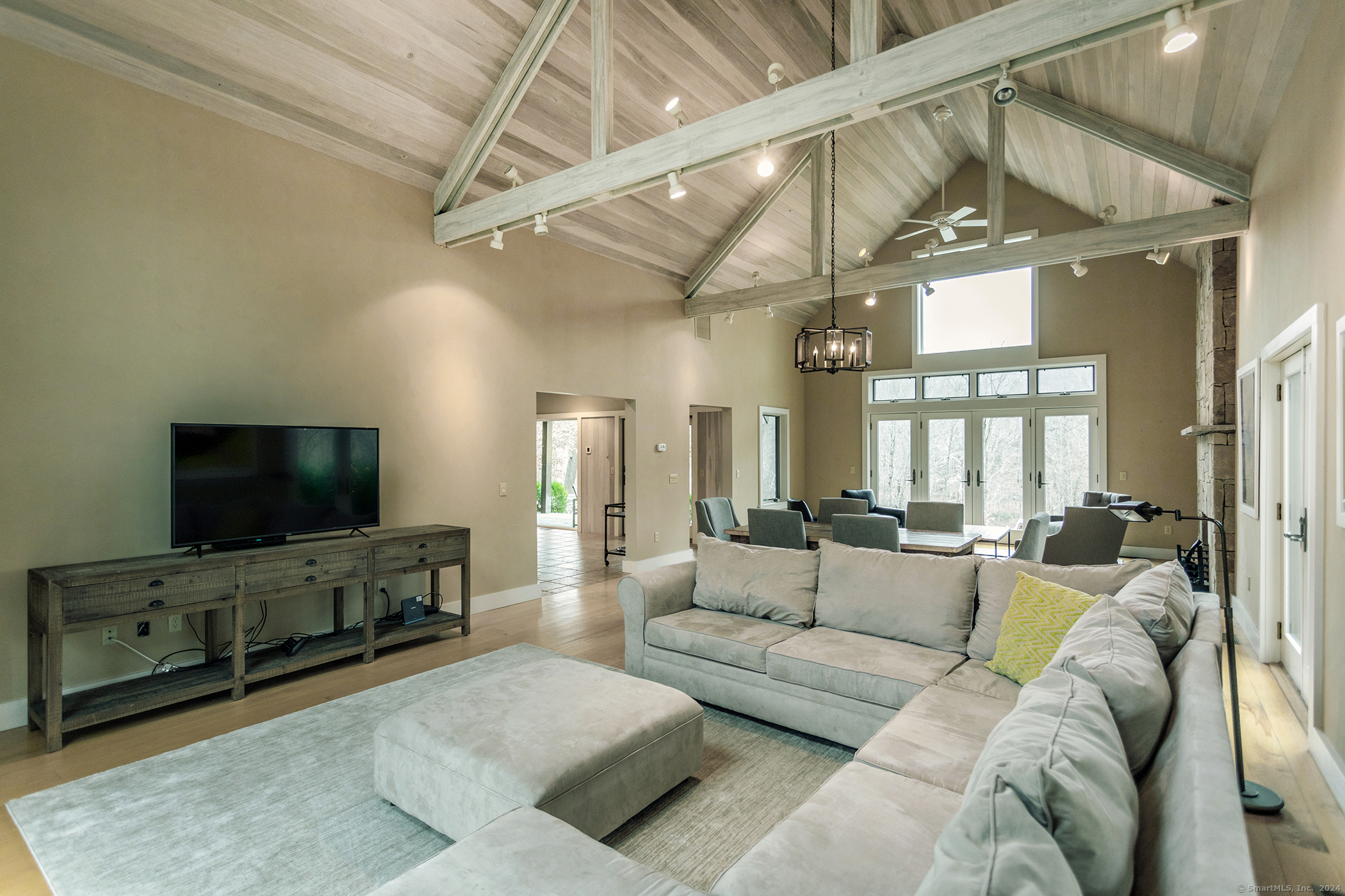 8 River Bend Lane