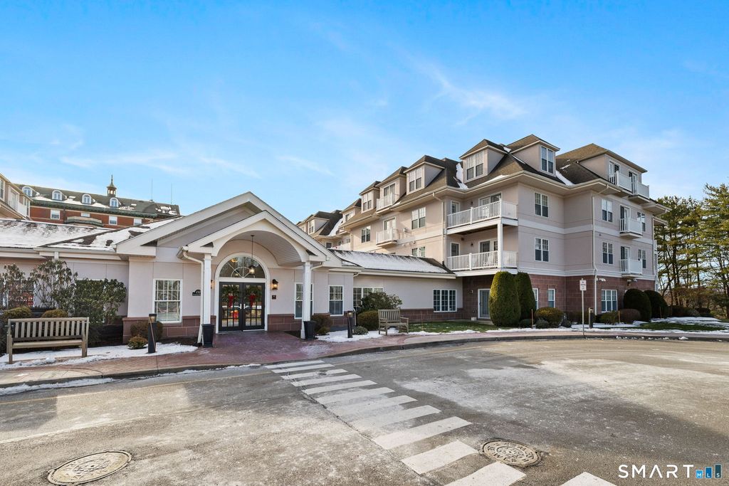 Photo of 237 Fern Street #APT 310E, West Hartford, CT 06119 (MLS # 24136317)