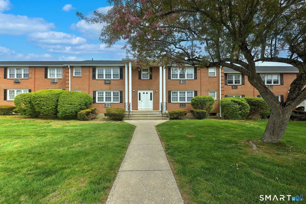 Photo of 1254 Farmington Avenue #C, Farmington, CT 06032 (MLS # 24168818)