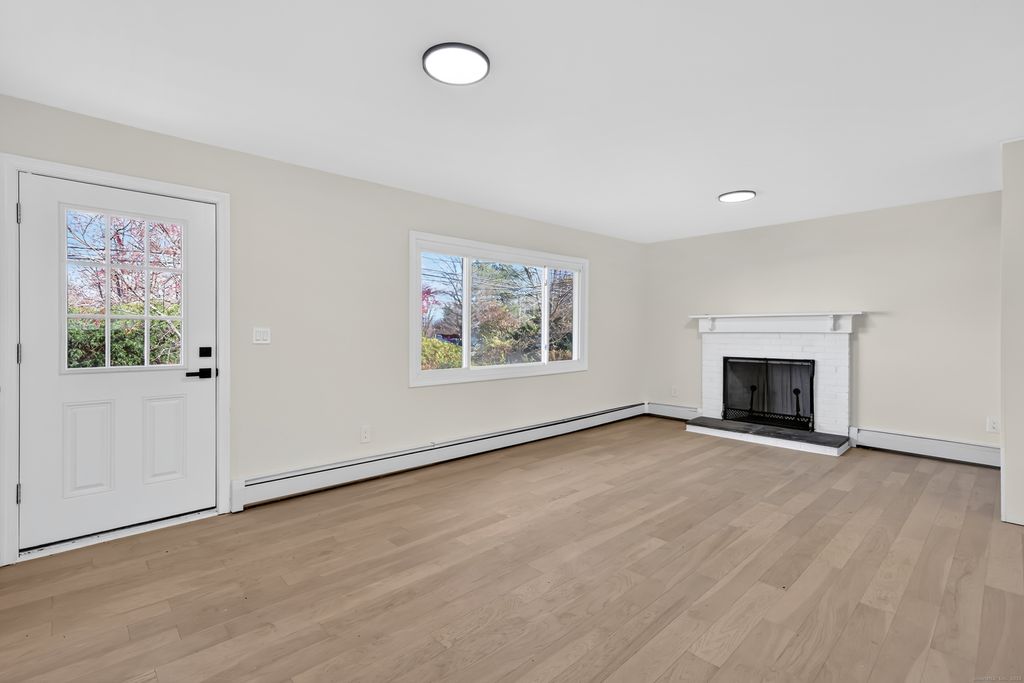 Photo of 2064 Long Hill Road, Guilford, CT 06437 (MLS # 24140731)