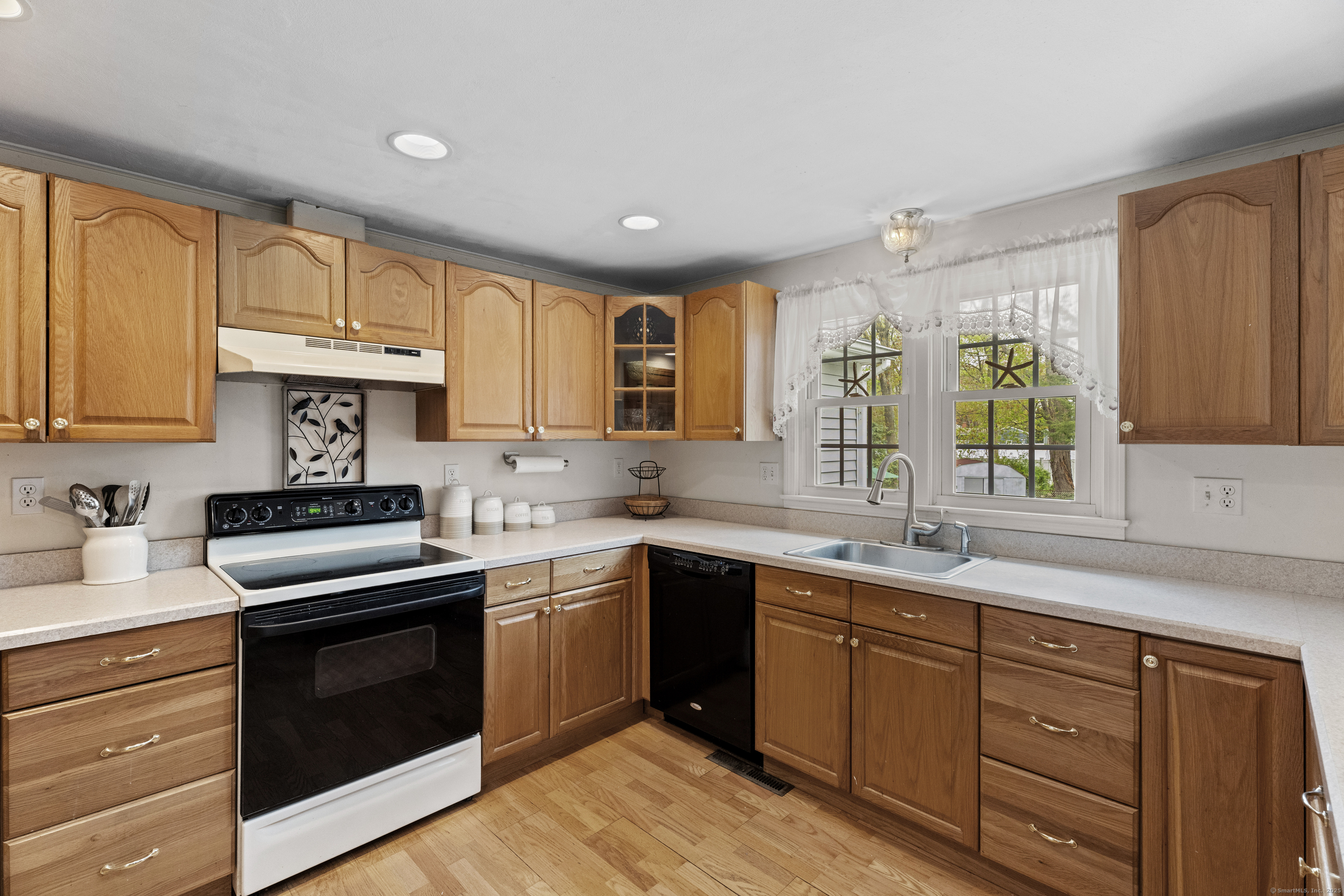 16 Willow Lane, Clinton, Connecticut image 15