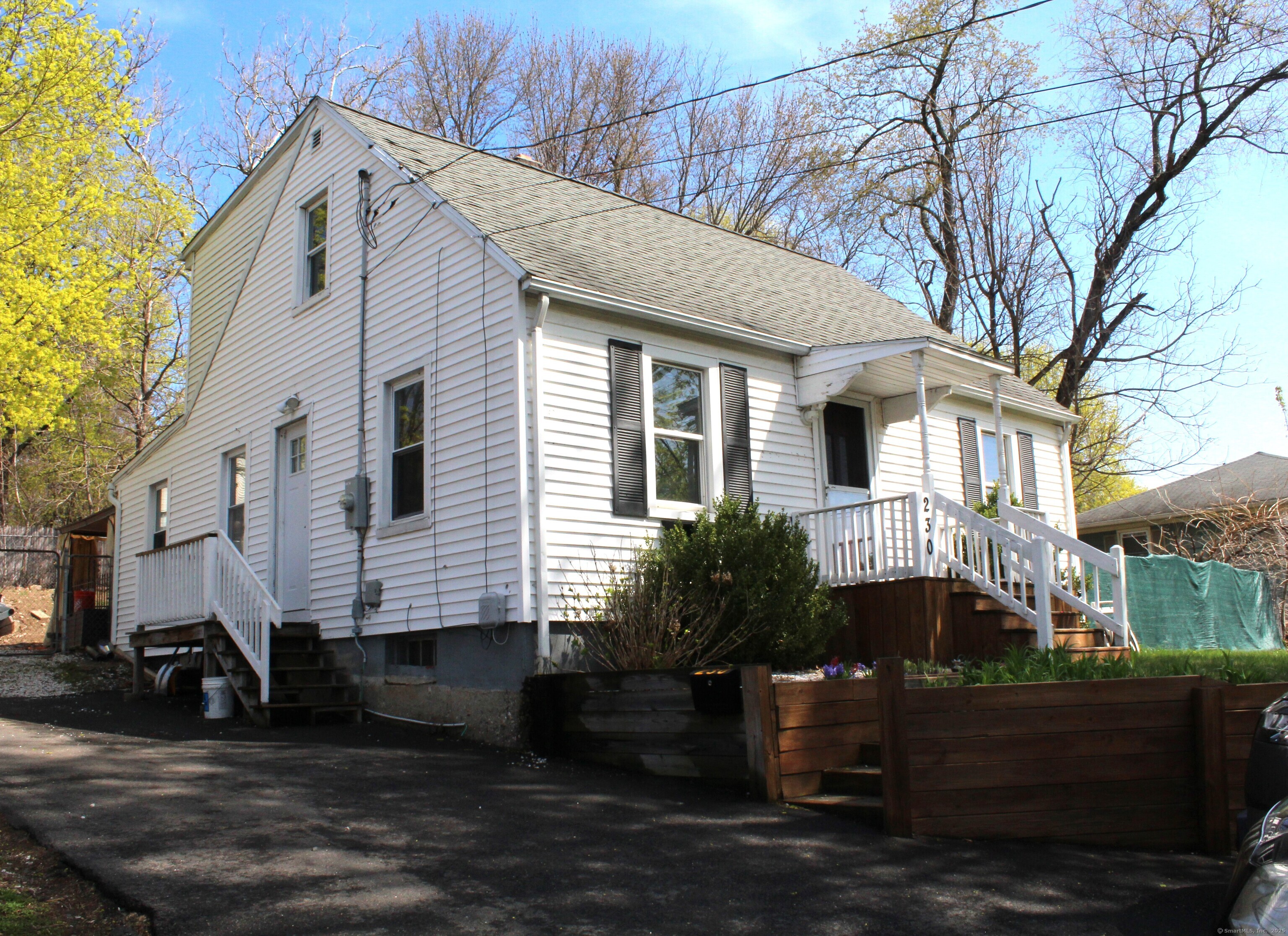 Property for Sale at W Washington Street, Bristol, Connecticut - Bedrooms: 3 
Bathrooms: 2 
Rooms: 5  - $275,000