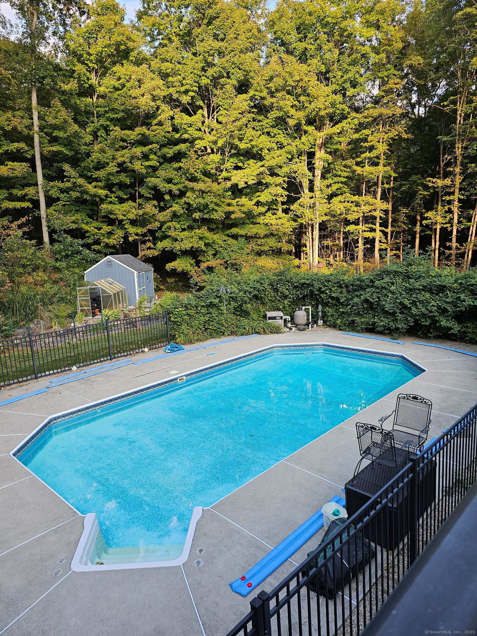 29 Bridle Trail Drive, Naugatuck, Connecticut image 2
