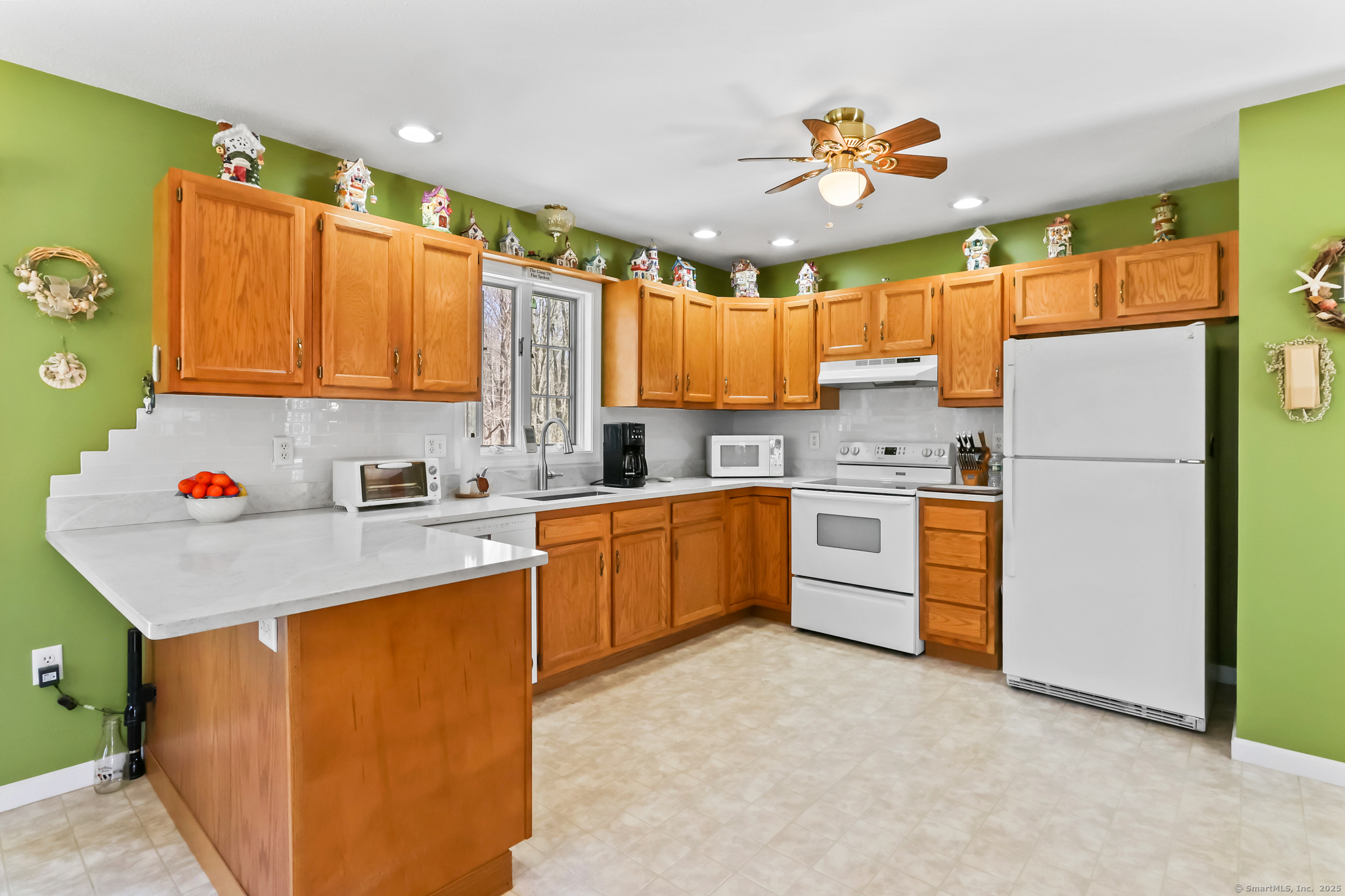 29 Bridle Trail Drive, Naugatuck, Connecticut image 8