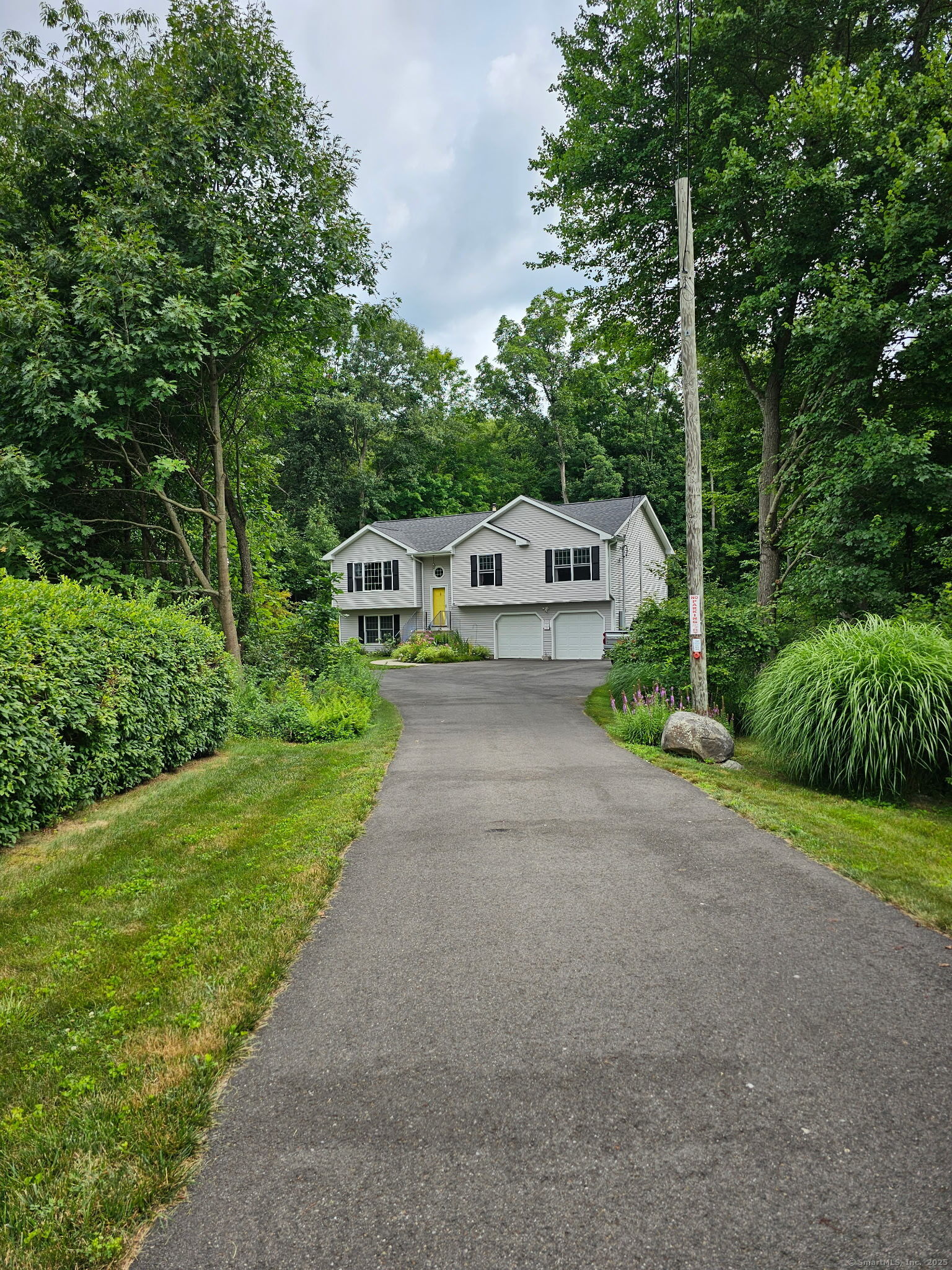29 Bridle Trail Drive, Naugatuck, Connecticut image 1