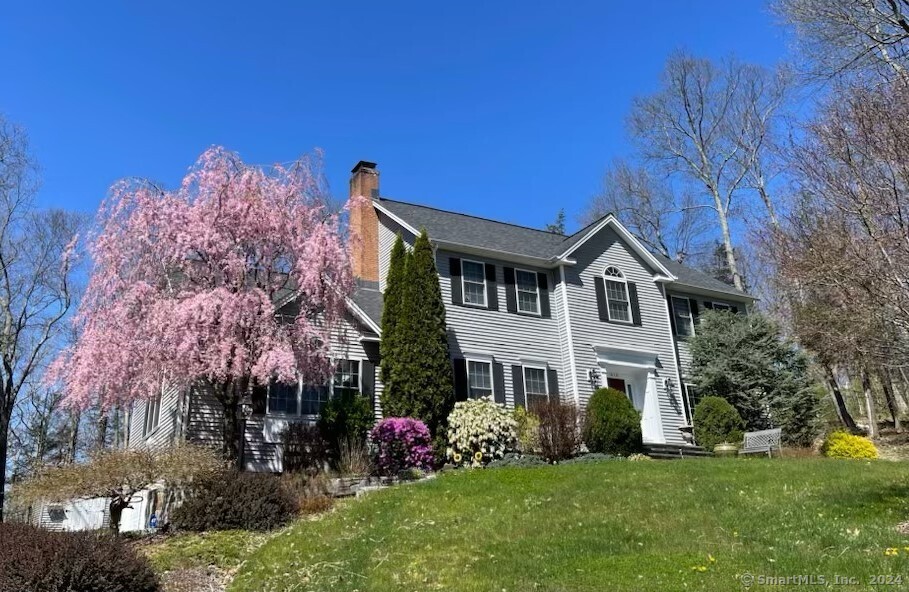 Property for Sale at 616 Roxbury Road, Southbury, Connecticut - Bedrooms: 4 
Bathrooms: 3 
Rooms: 9  - $799,000