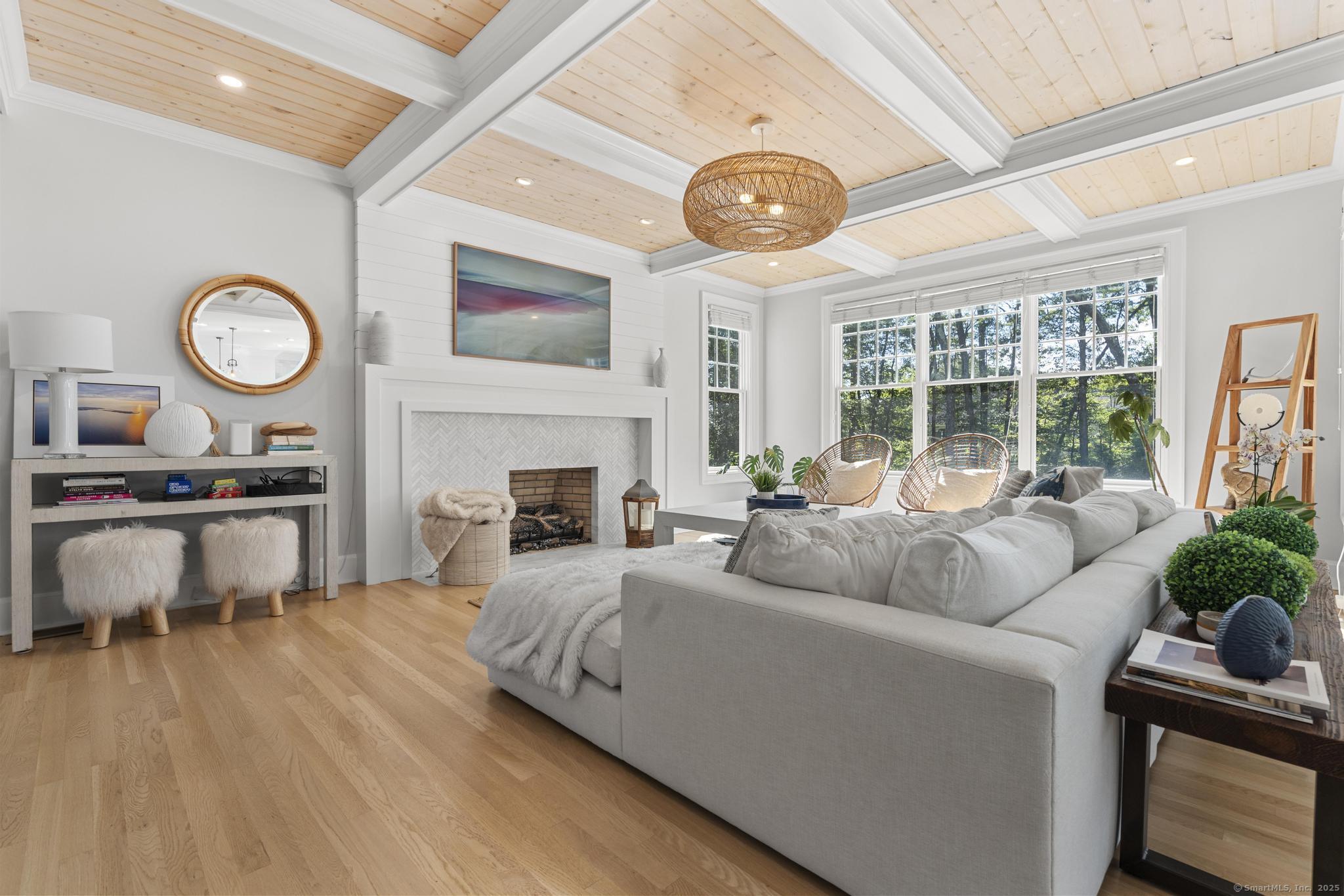 Avon, Connecticut 06001, United States, 4 Bedrooms Bedrooms, ,4 BathroomsBathrooms,Residential,Pending,201127