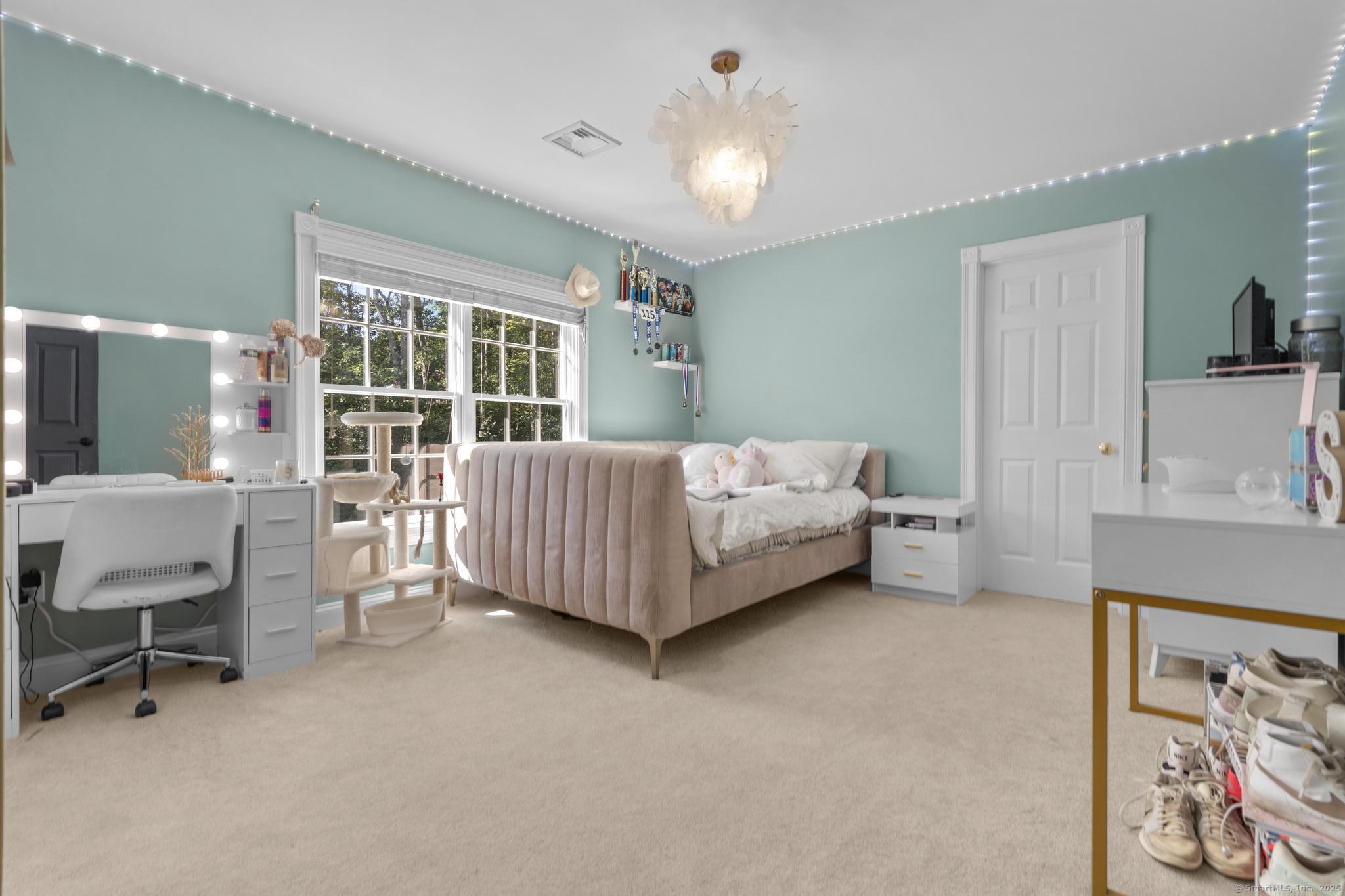 Avon, Connecticut 06001, United States, 4 Bedrooms Bedrooms, ,4 BathroomsBathrooms,Residential,Pending,201127