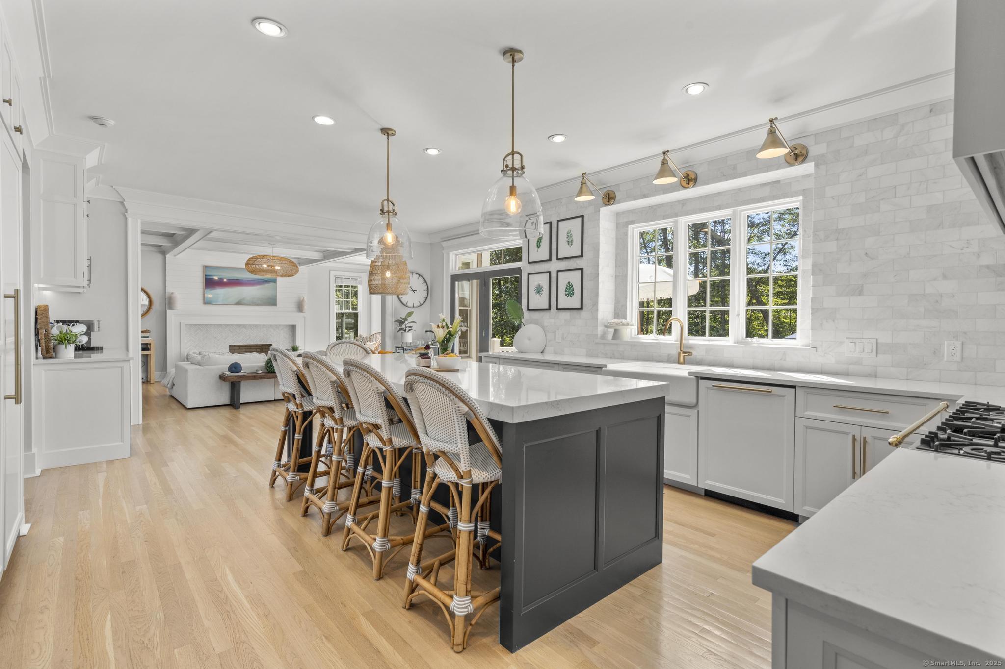 Avon, Connecticut 06001, United States, 4 Bedrooms Bedrooms, ,4 BathroomsBathrooms,Residential,Pending,201127