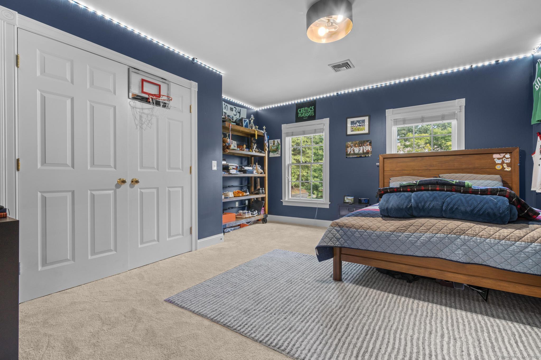 Avon, Connecticut 06001, United States, 4 Bedrooms Bedrooms, ,4 BathroomsBathrooms,Residential,Pending,201127