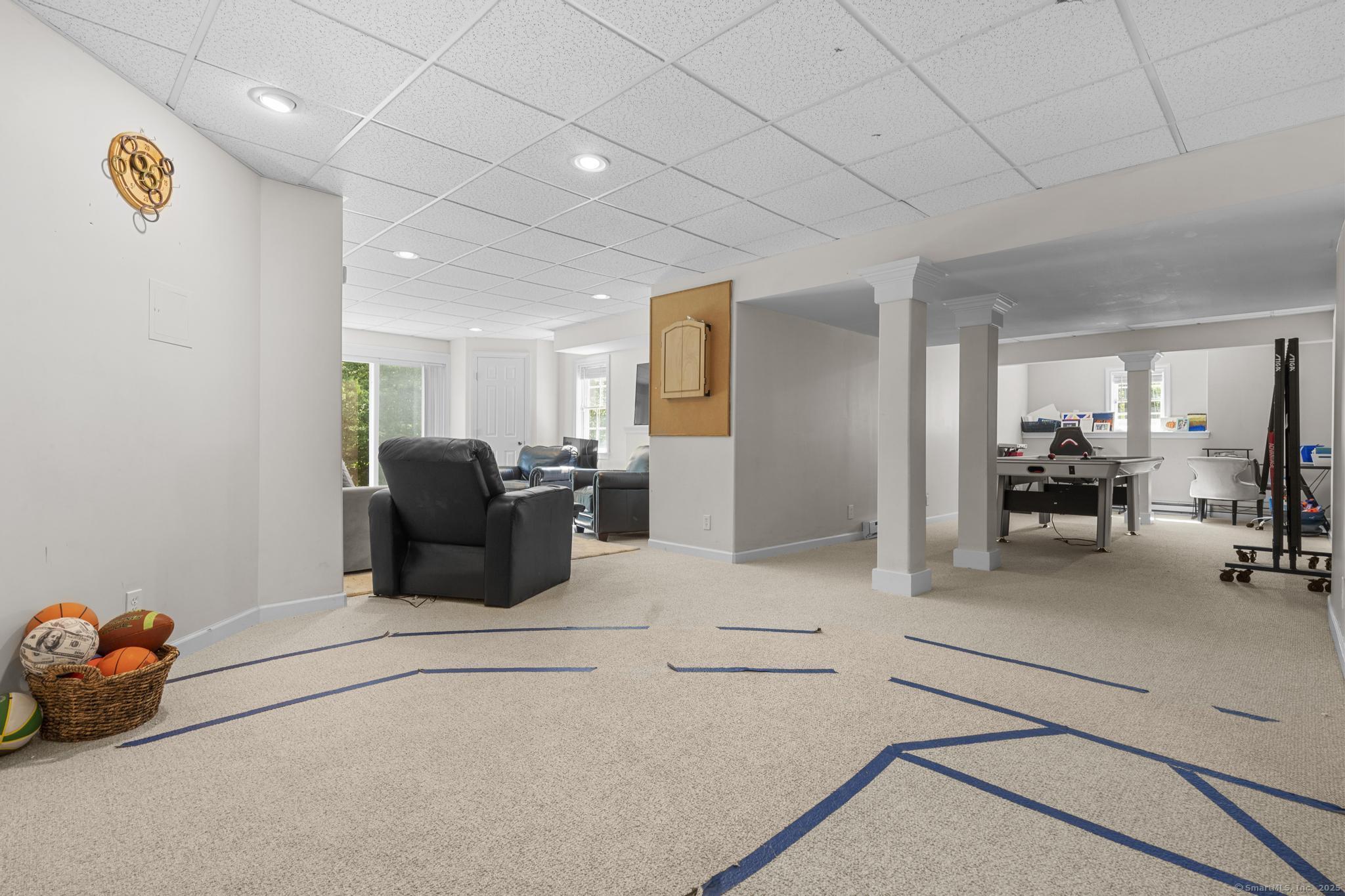 Avon, Connecticut 06001, United States, 4 Bedrooms Bedrooms, ,4 BathroomsBathrooms,Residential,Pending,201127