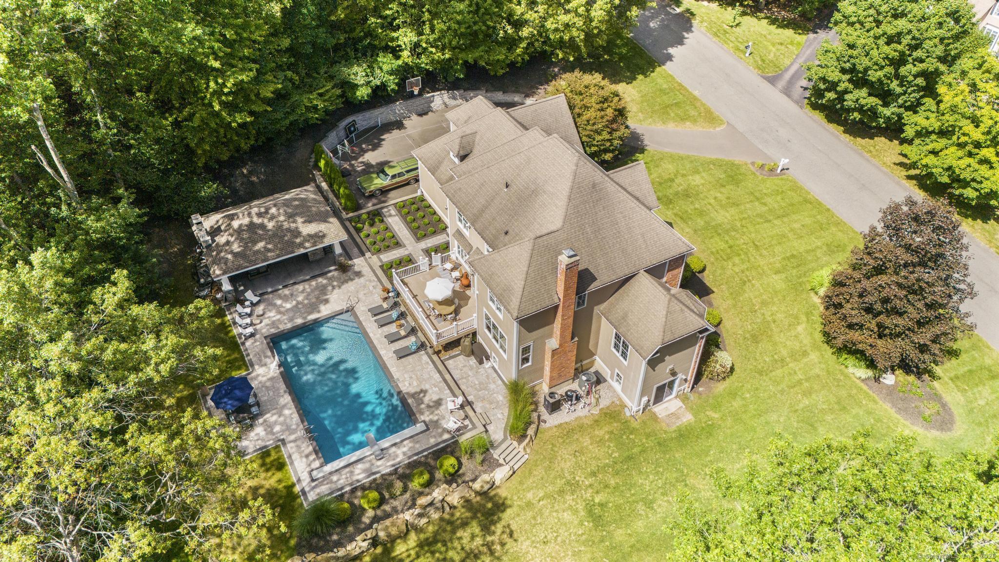 Avon, Connecticut 06001, United States, 4 Bedrooms Bedrooms, ,4 BathroomsBathrooms,Residential,Pending,201127