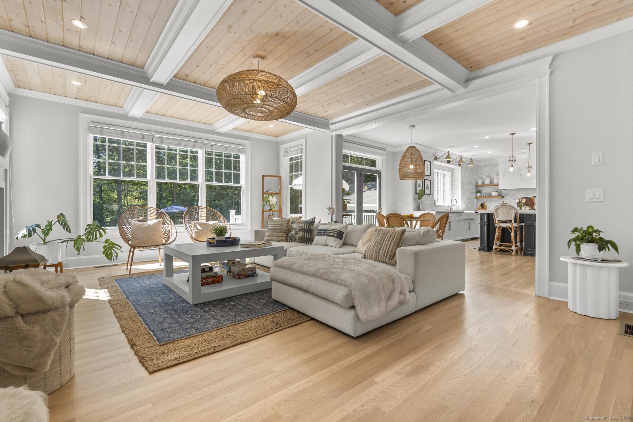 Avon, Connecticut 06001, United States, 4 Bedrooms Bedrooms, ,4 BathroomsBathrooms,Residential,Pending,201127