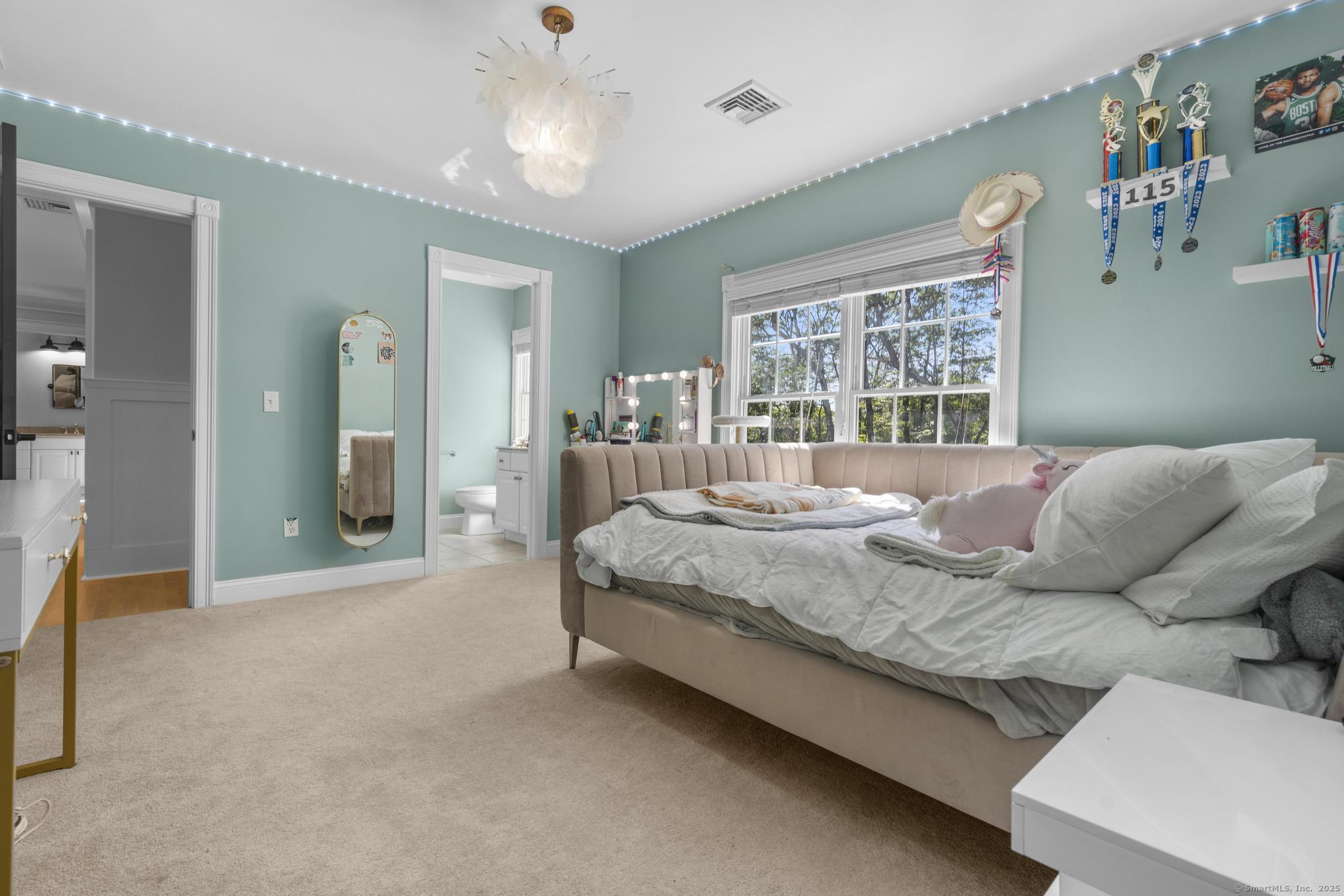 Avon, Connecticut 06001, United States, 4 Bedrooms Bedrooms, ,4 BathroomsBathrooms,Residential,Pending,201127