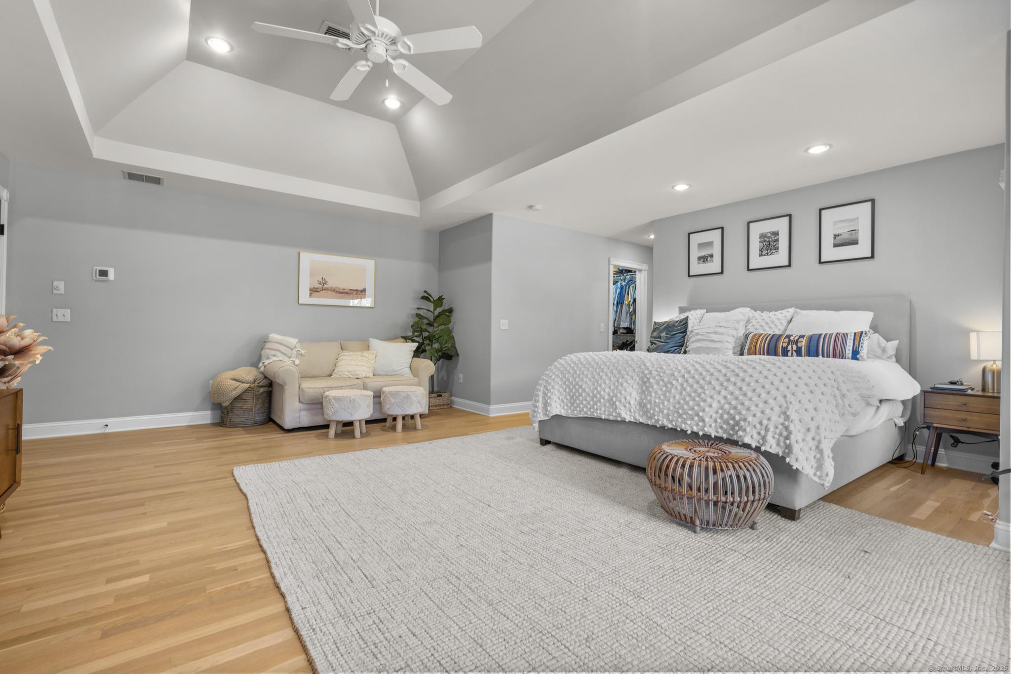 Avon, Connecticut 06001, United States, 4 Bedrooms Bedrooms, ,4 BathroomsBathrooms,Residential,Pending,201127