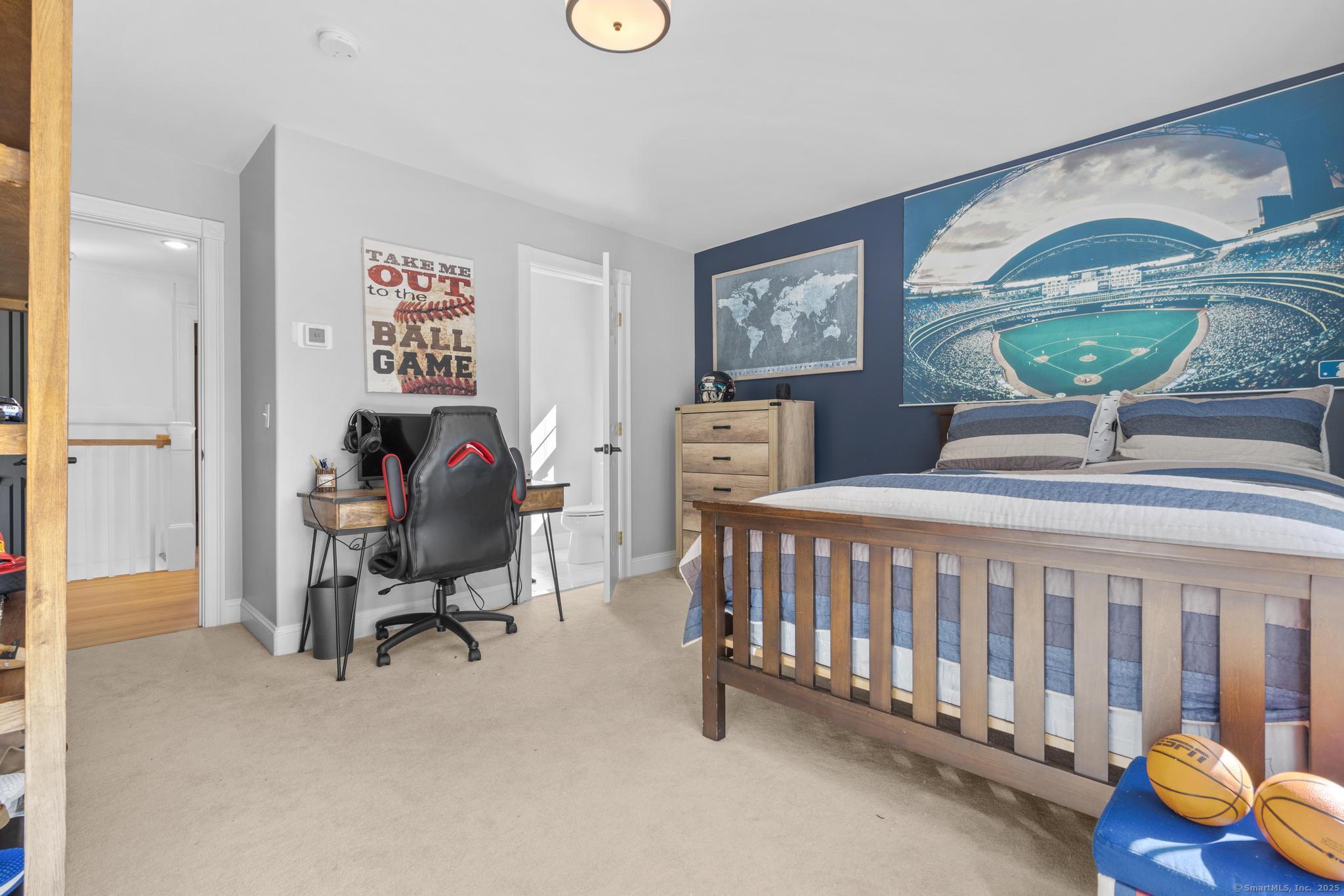 Avon, Connecticut 06001, United States, 4 Bedrooms Bedrooms, ,4 BathroomsBathrooms,Residential,Pending,201127