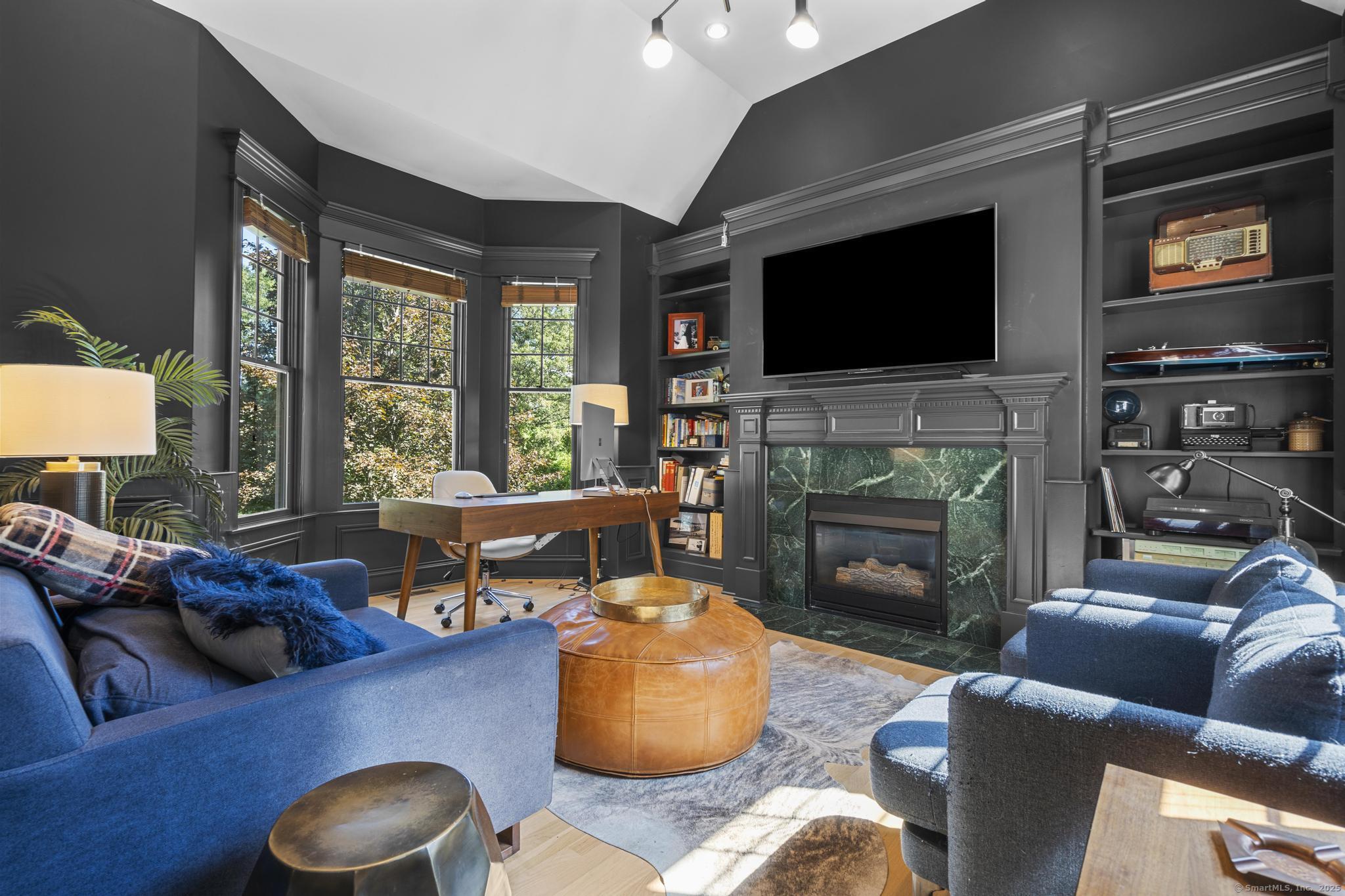 Avon, Connecticut 06001, United States, 4 Bedrooms Bedrooms, ,4 BathroomsBathrooms,Residential,Pending,201127