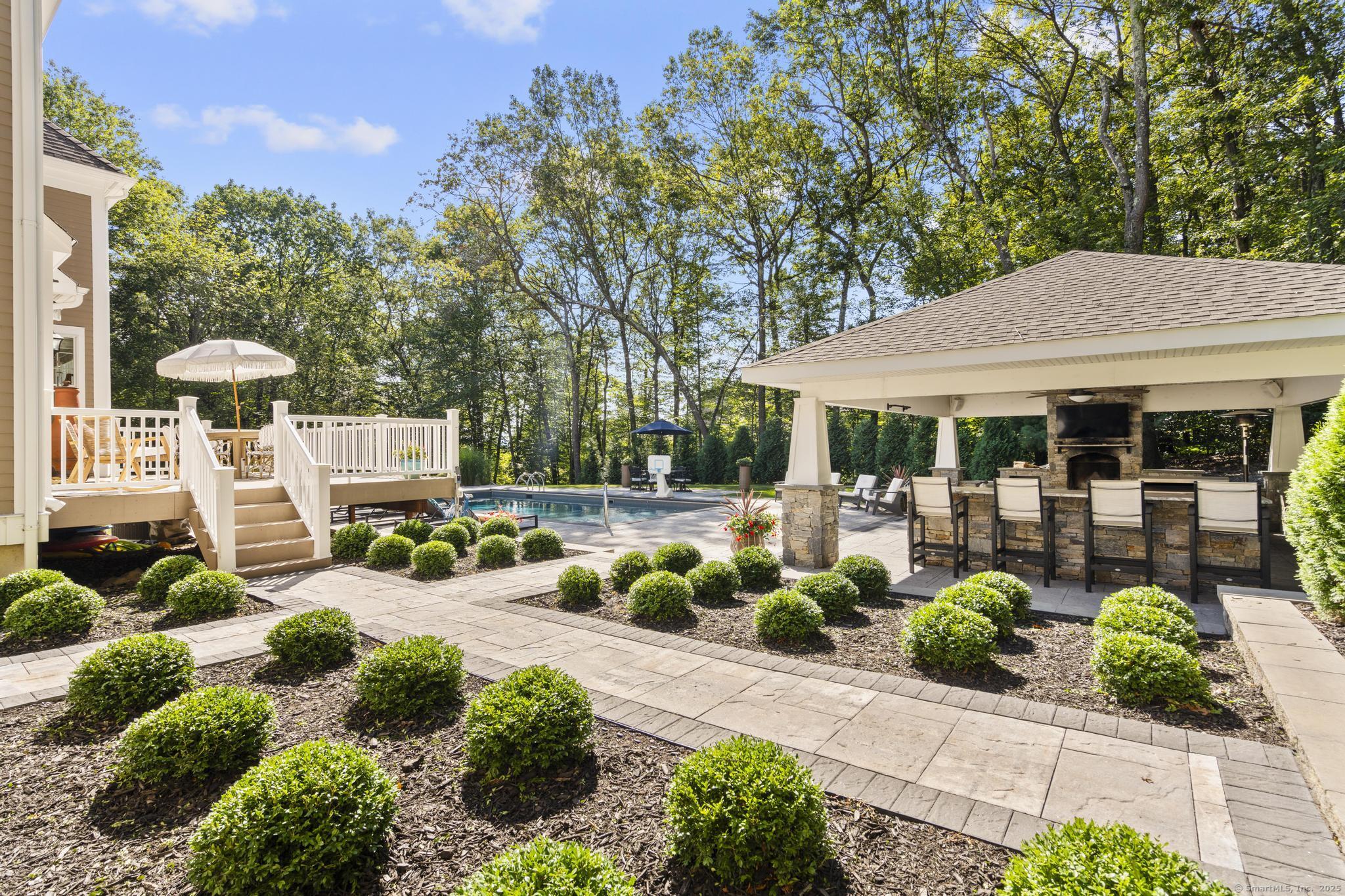 Avon, Connecticut 06001, United States, 4 Bedrooms Bedrooms, ,4 BathroomsBathrooms,Residential,Pending,201127