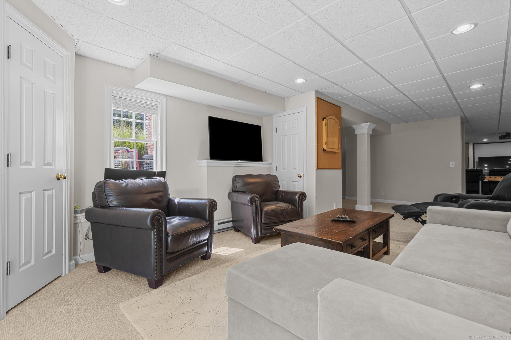 Avon, Connecticut 06001, United States, 4 Bedrooms Bedrooms, ,4 BathroomsBathrooms,Residential,Pending,201127