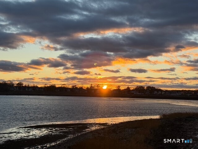 111 Harbour Close 111