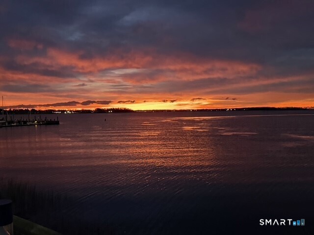 111 Harbour Close 111