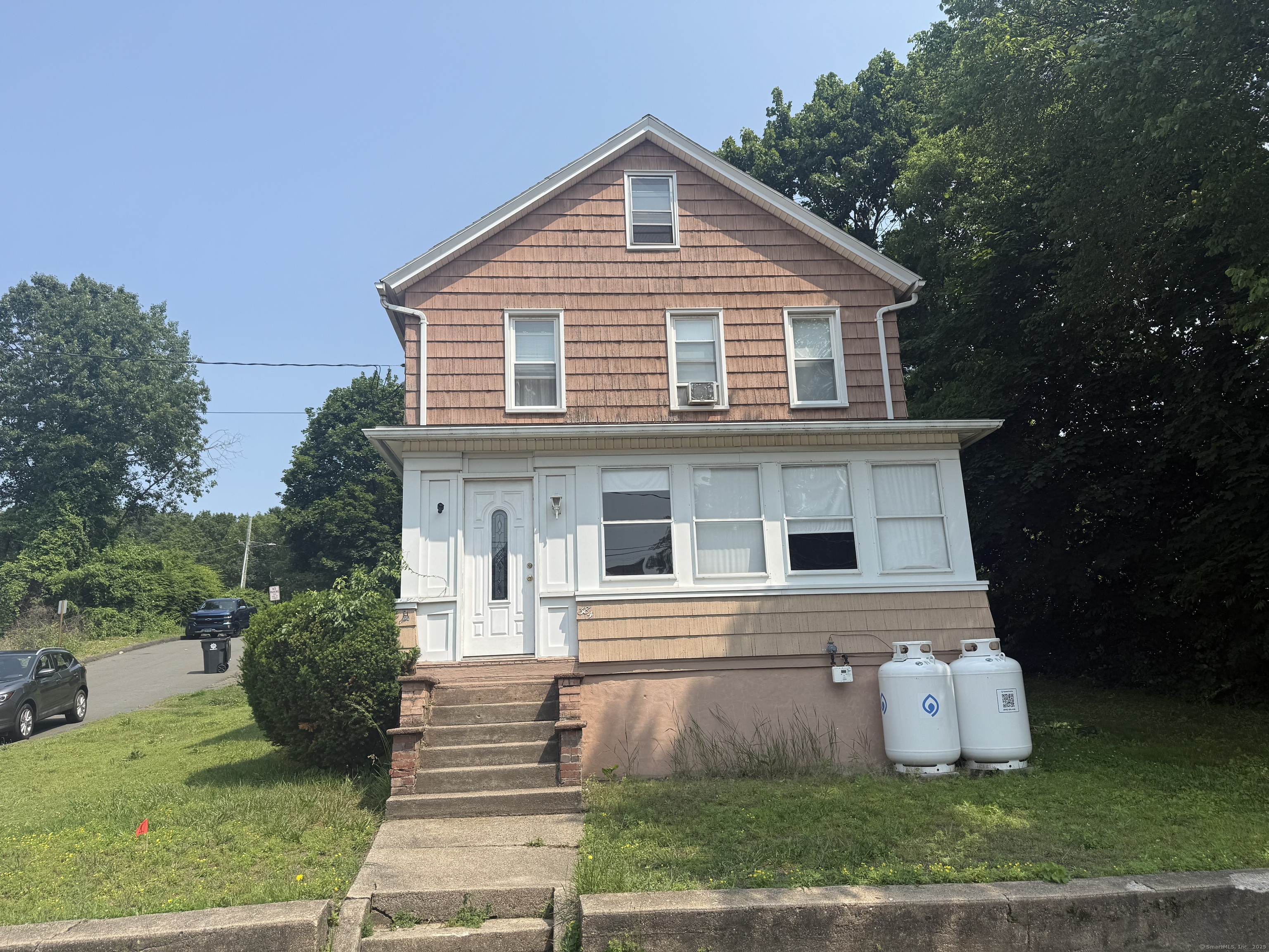 Bristol, Connecticut 06010, United States, 3 Bedrooms Bedrooms, ,2 BathroomsBathrooms,Residential,Active,170727