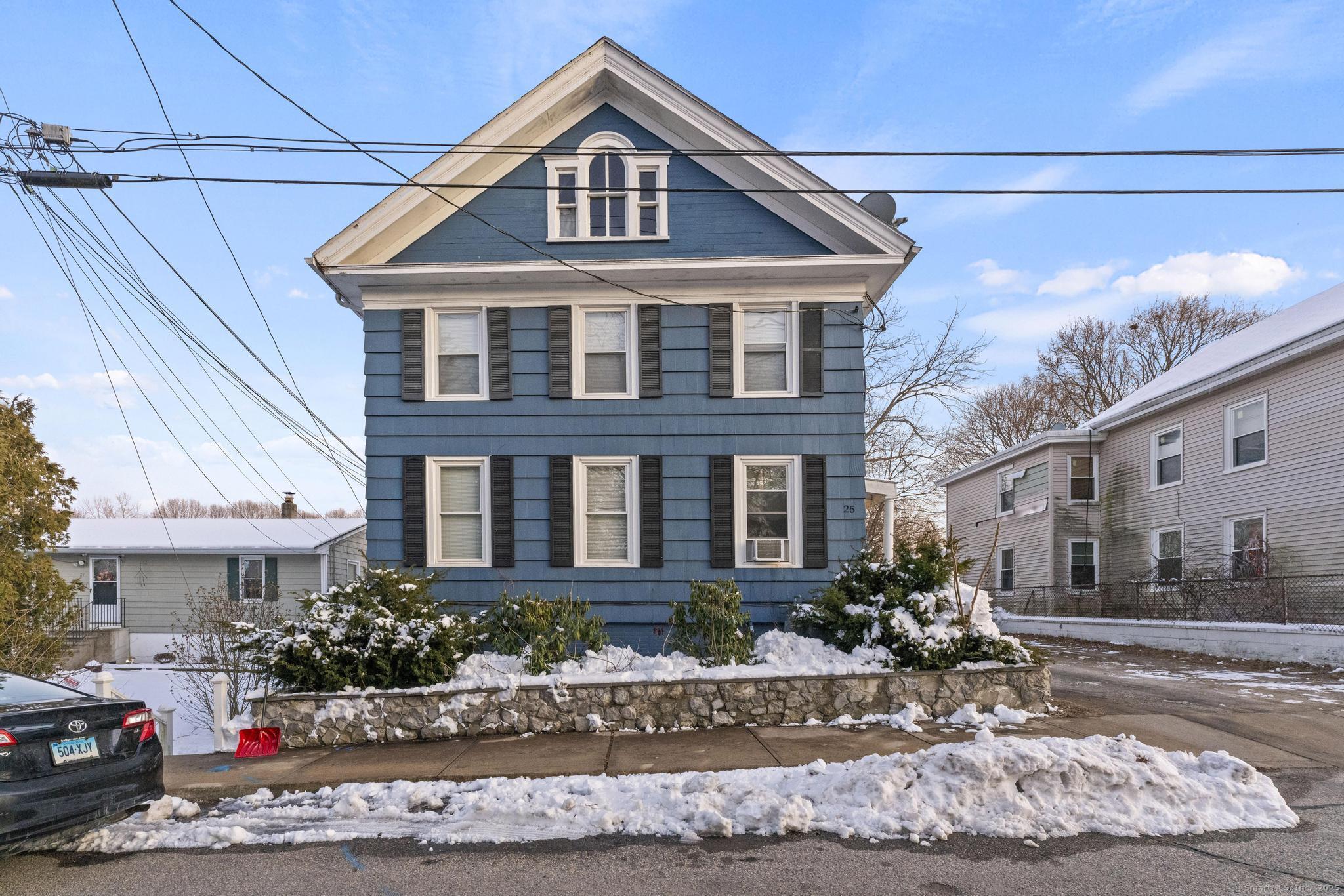 Noyes Avenue, Stonington, Connecticut - 7 Bedrooms  
3 Bathrooms  
19 Rooms - 