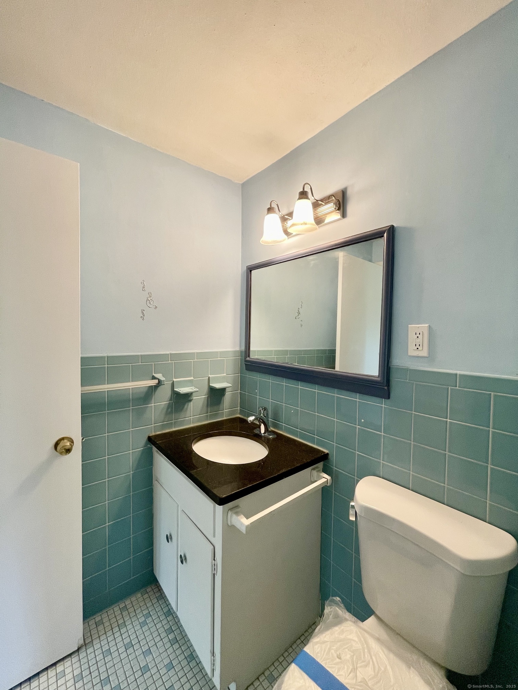 West Hartford, Connecticut 06117, United States, 3 Bedrooms Bedrooms, ,2 BathroomsBathrooms,Residential,Active,122746