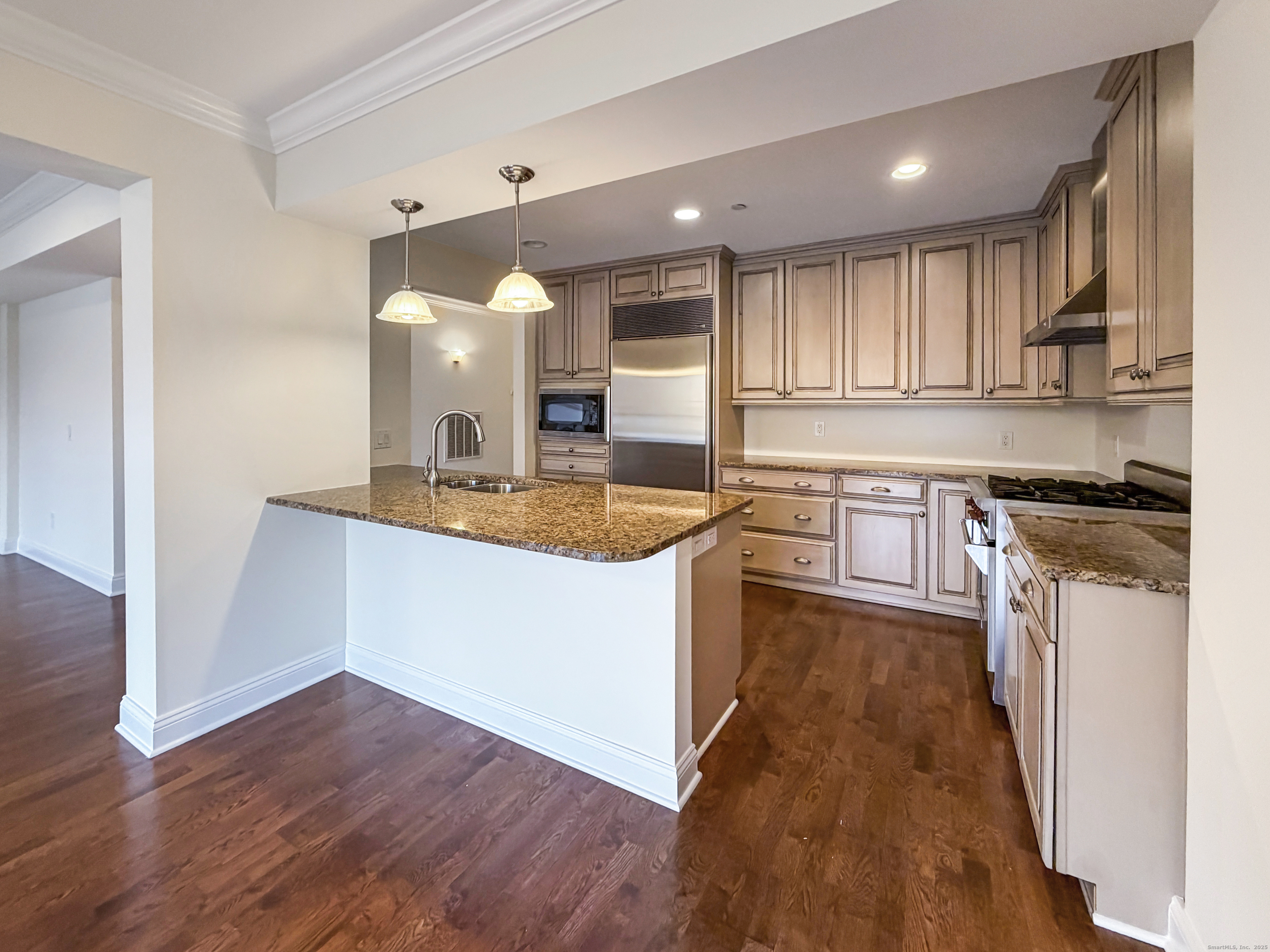 16 Hayestown Road A303