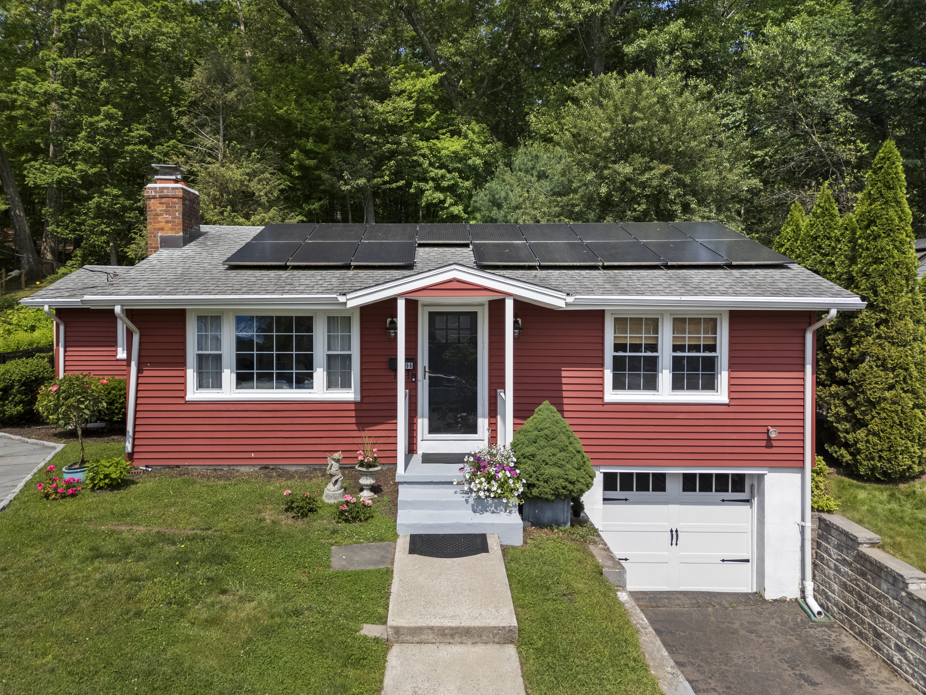Property for Sale at Long Hill Terrace, New Haven, Connecticut - Bedrooms: 2 
Bathrooms: 1 
Rooms: 4  - $319,000